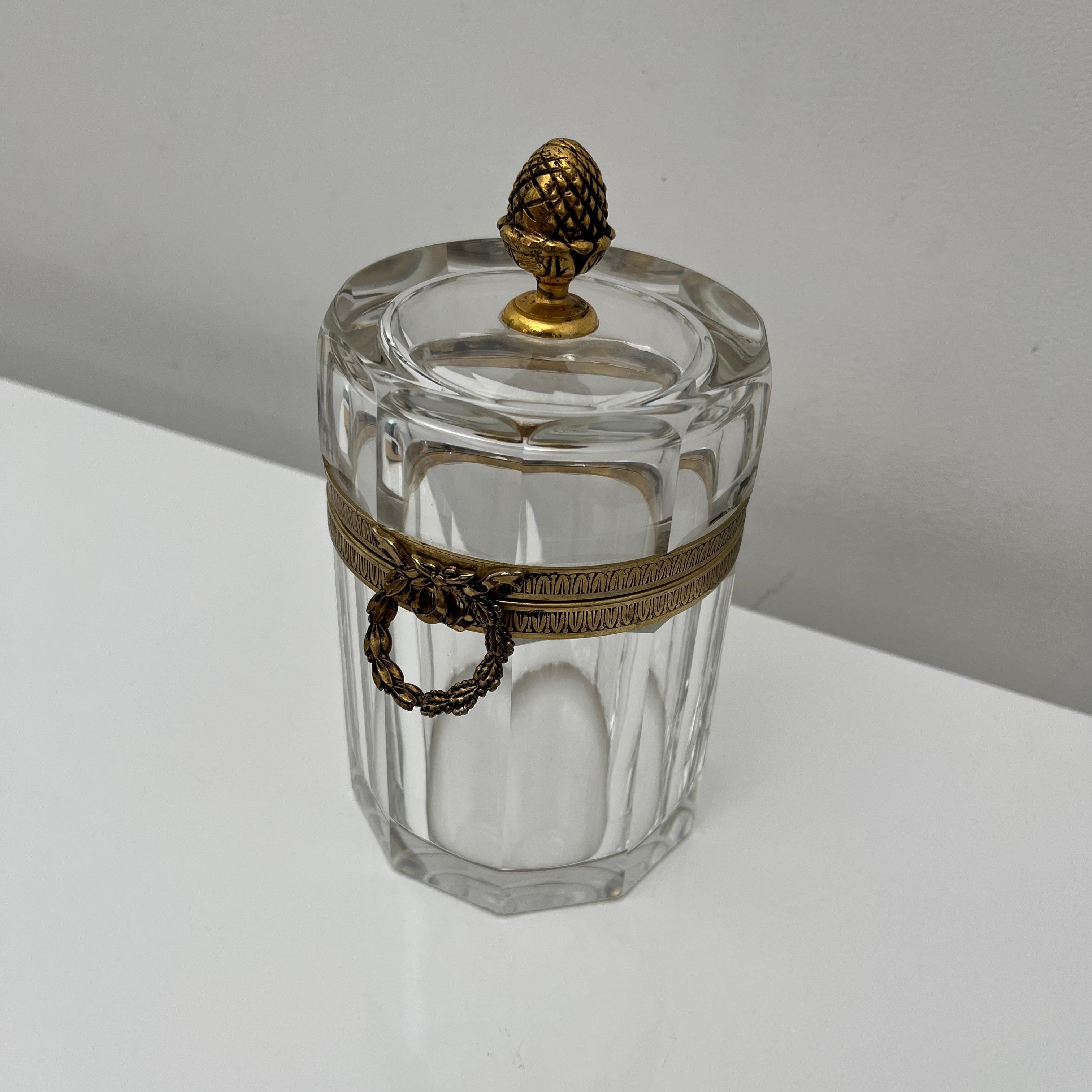 Hollywood Regency Boite en cristal doré taillé faceté CF Benito Michel, France vers 1960 en vente