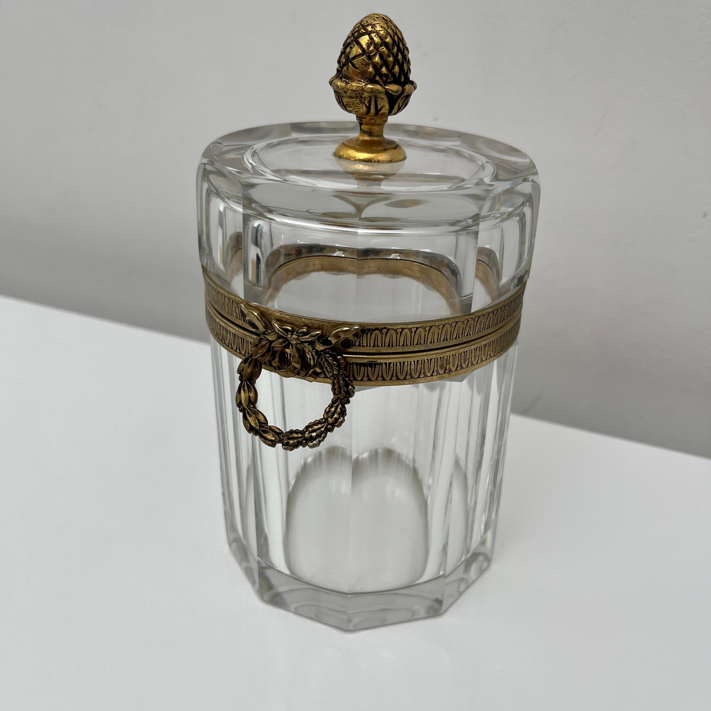 Facetté Boite en cristal doré taillé faceté CF Benito Michel, France vers 1960 en vente