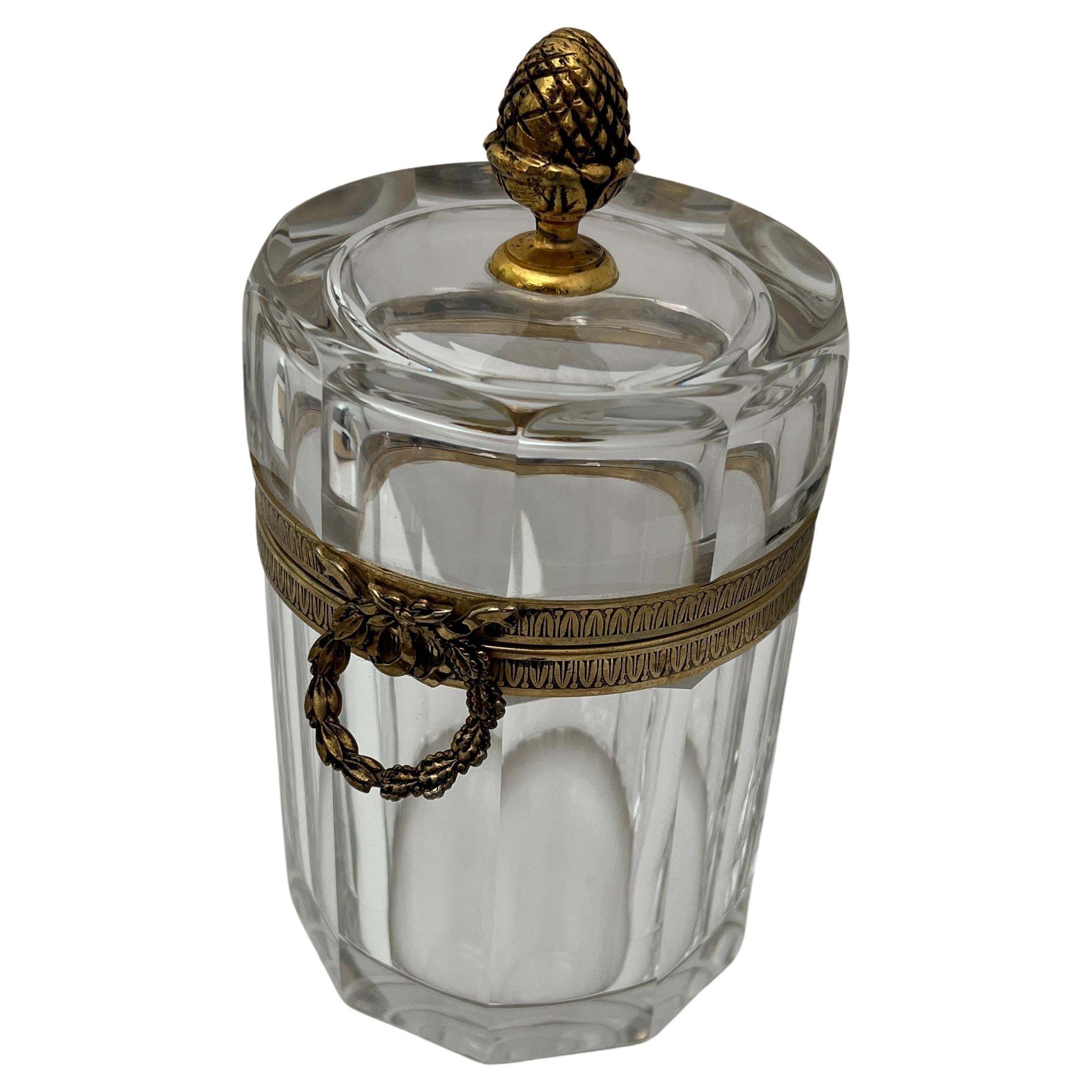 Boite en cristal doré taillé faceté CF Benito Michel, France vers 1960 en vente