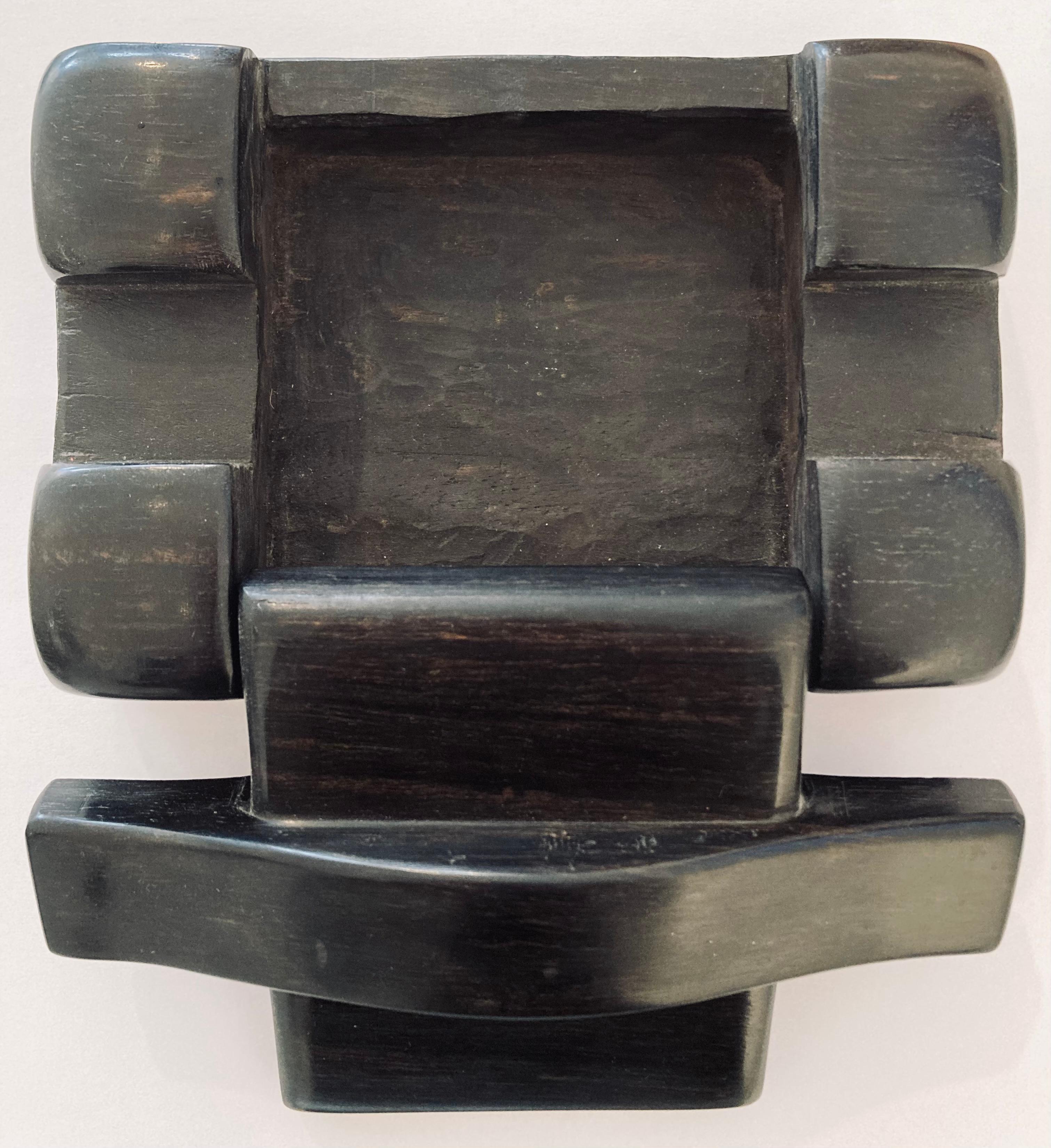 Hand-Carved Boîte en ébène For Sale