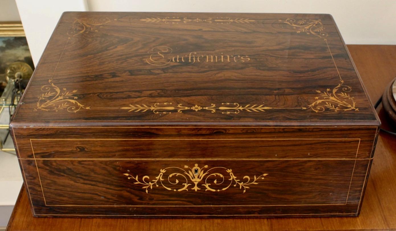 Rosewood veneer chest with boxwood fillet inlay, Charles X period. French
Box which was used to put cashmeres, written on the box.
It is in relatively good condition for its time.
Box difficult to find due to its size