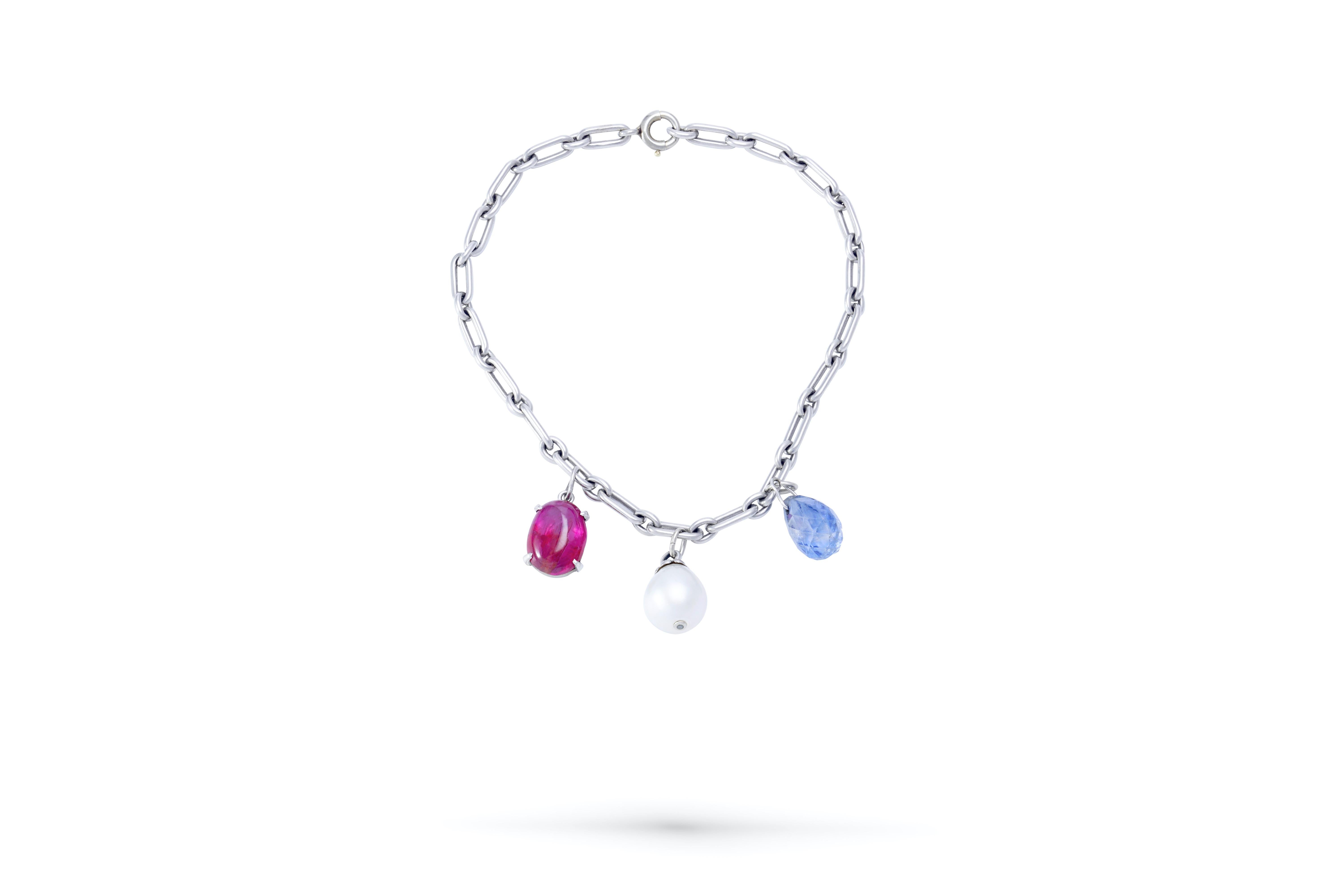 RENE BOIVIN Bracelet in platinum holding : 
- one 5,31 carats KashmirNo heat sapphire (Certificate)
- one Burma Ruby No heat (Certificate)
- one pearl. 
Made in 1945 by René Boivin to celebrate the end of the second Word War. Françoise Cailles