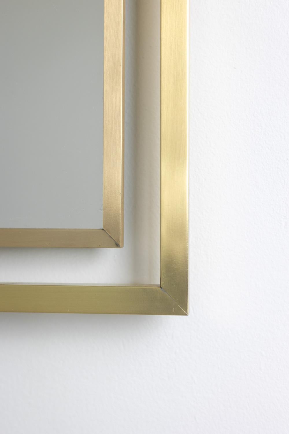 20ième siècle Miroir modèle Boizot en laiton, finition vernie. Contemporain. en vente