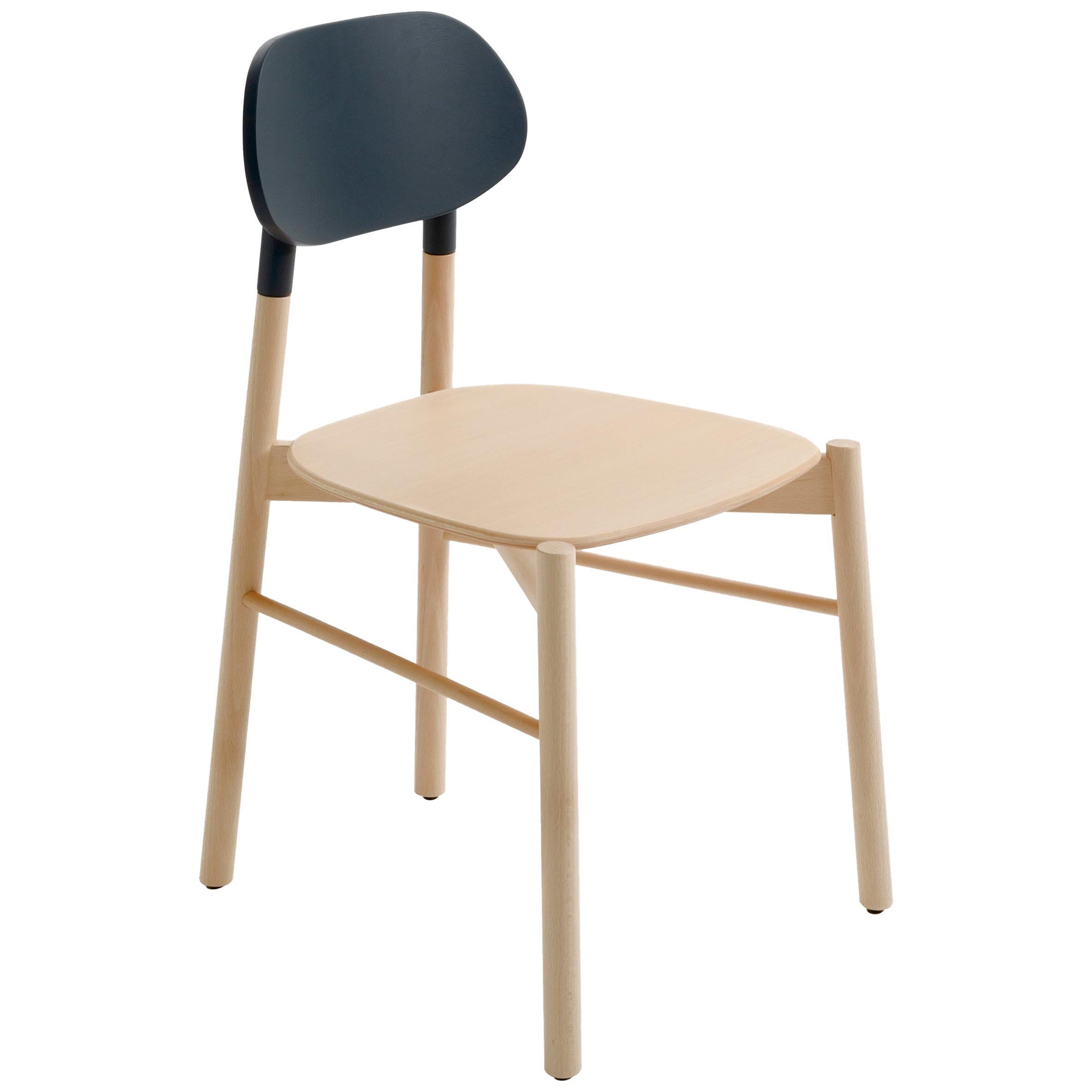 Bokken-Stuhl von Col, Struktur aus Buchenholz, schwarze Rückenlehne, minimalistisches Design