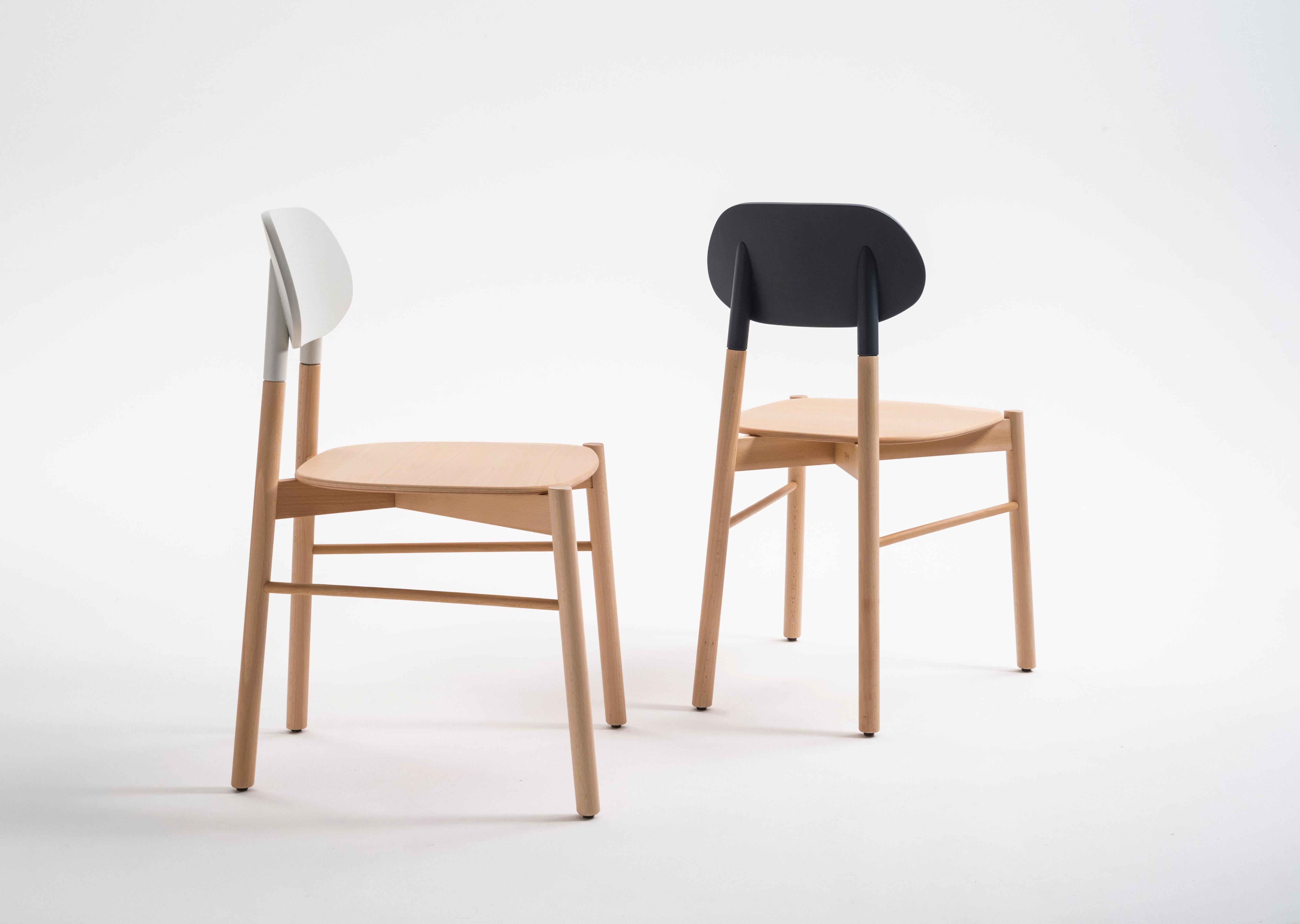 Bokken-Stuhl von Col, Struktur aus Buchenholz, Rückenlehne in Türkis, minimalistisches Design (21. Jahrhundert und zeitgenössisch) im Angebot