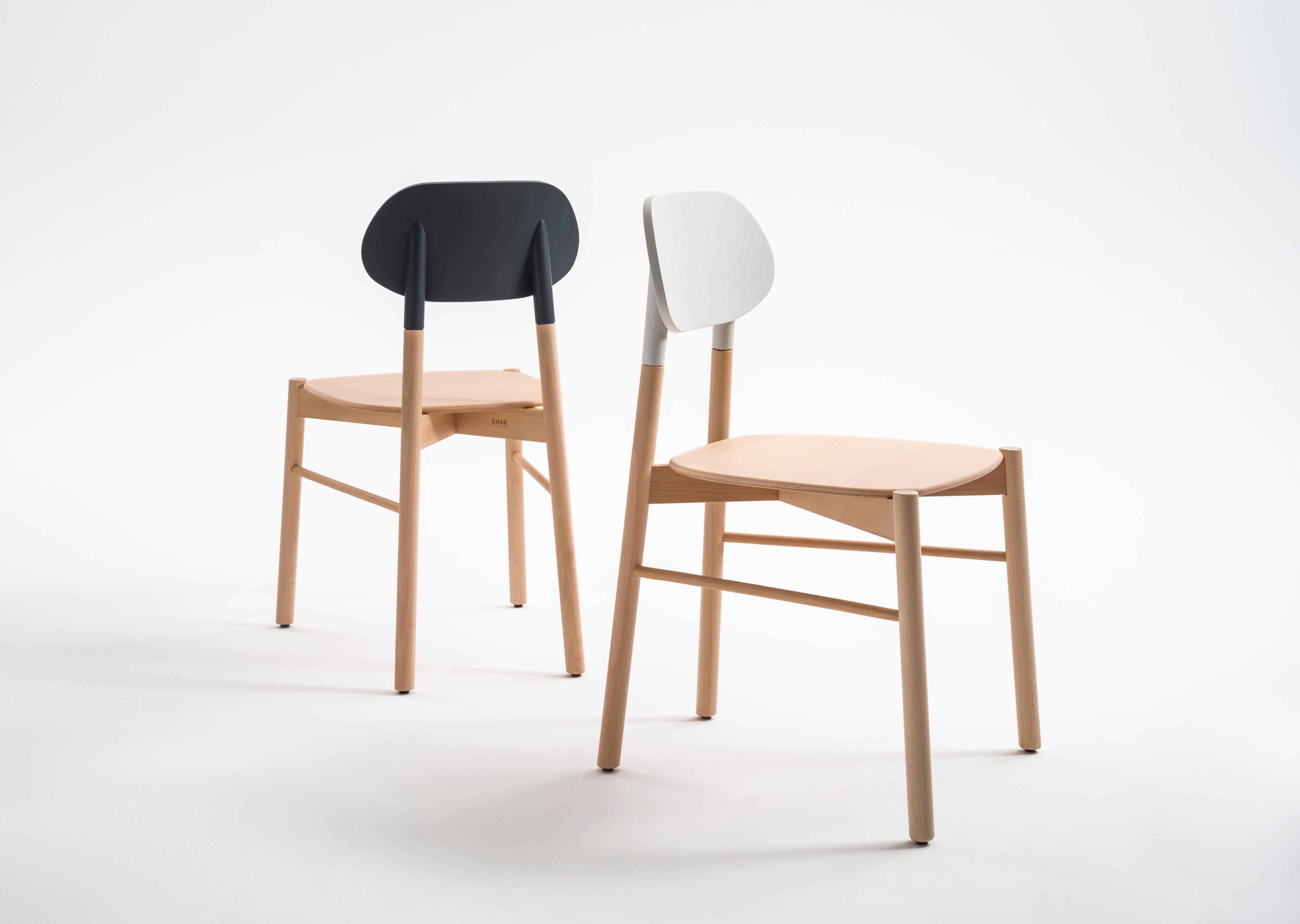 Bokken-Stuhl von Col, Struktur aus Buchenholz, Rückenlehne in Türkis, minimalistisches Design (Blattgold) im Angebot