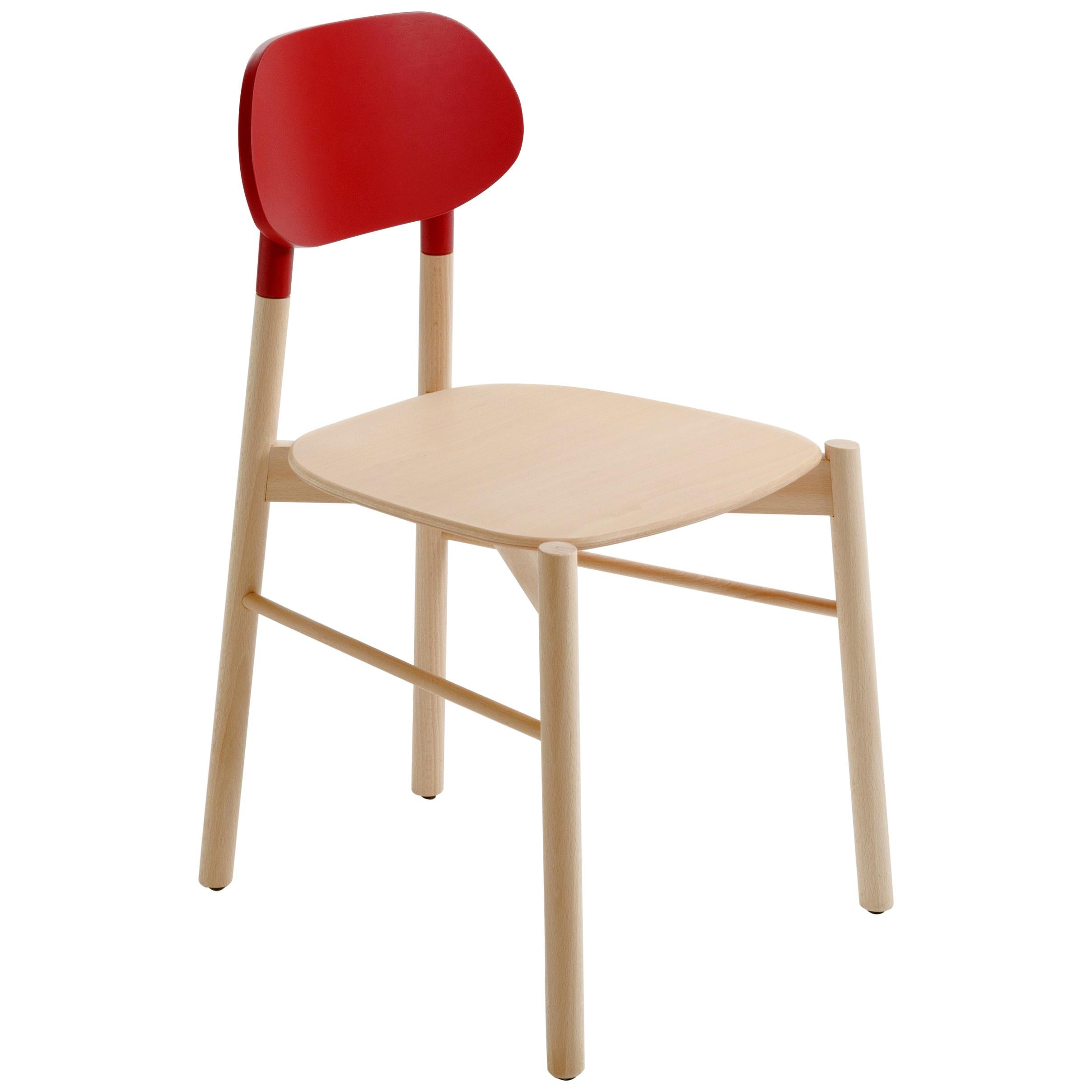 Silla Bokken de Colé, estructura de madera de haya, respaldo rojo Diseño minimalista