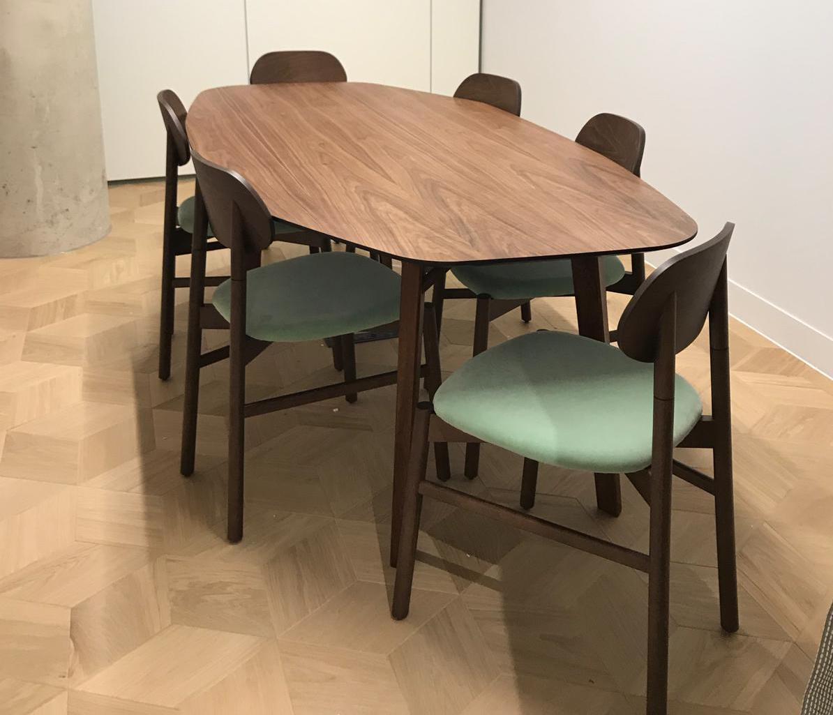 Bokken-Stuhl Canaletto aus Nussbaum, gepolstert mit mintgrünem, feinem italienischem Samt im Angebot 6