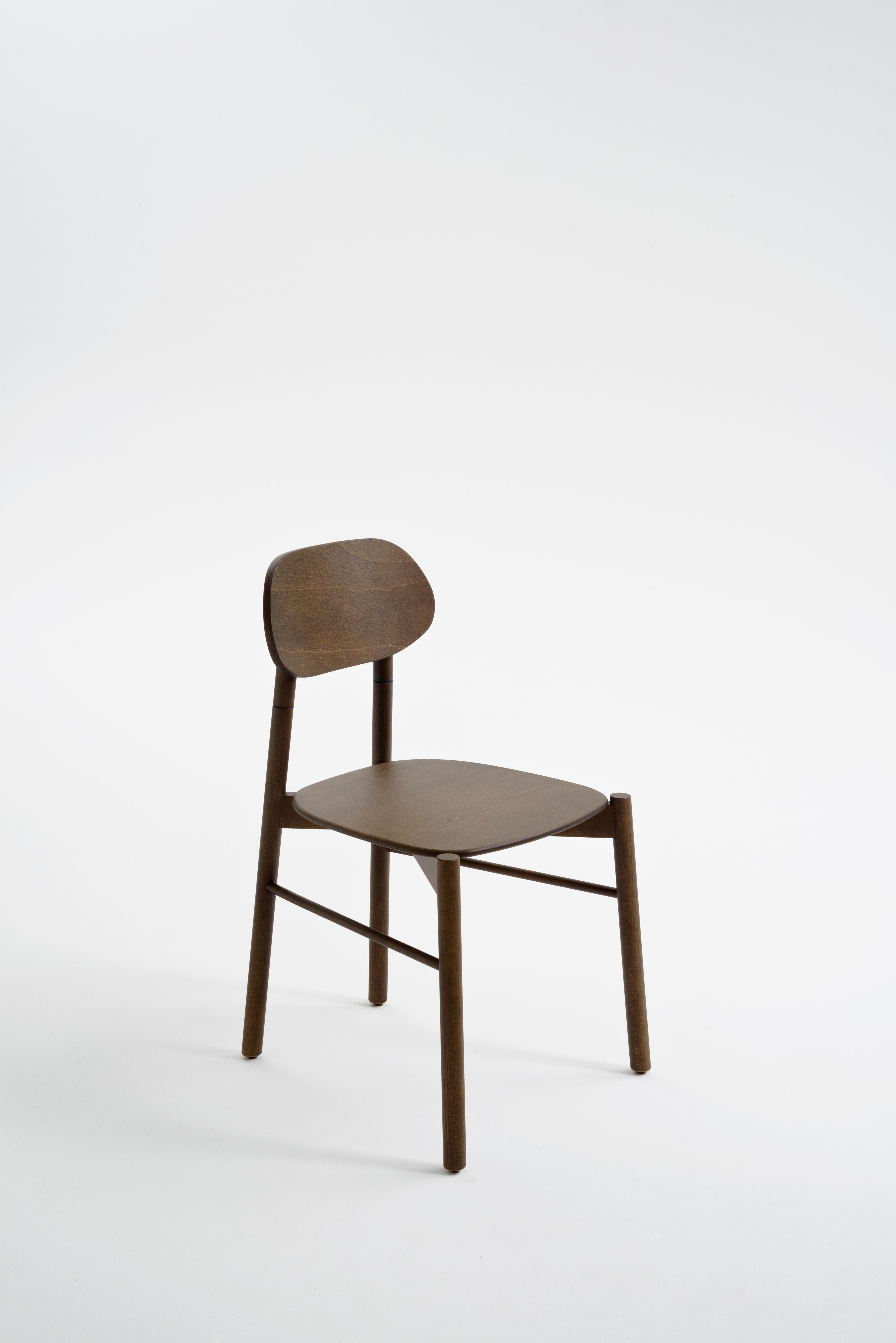 Bokken-Stuhl, Struktur aus Nussbaumholz mit roter Rückenlehne, minimalistisches Design, hergestellt in Italien im Angebot 3