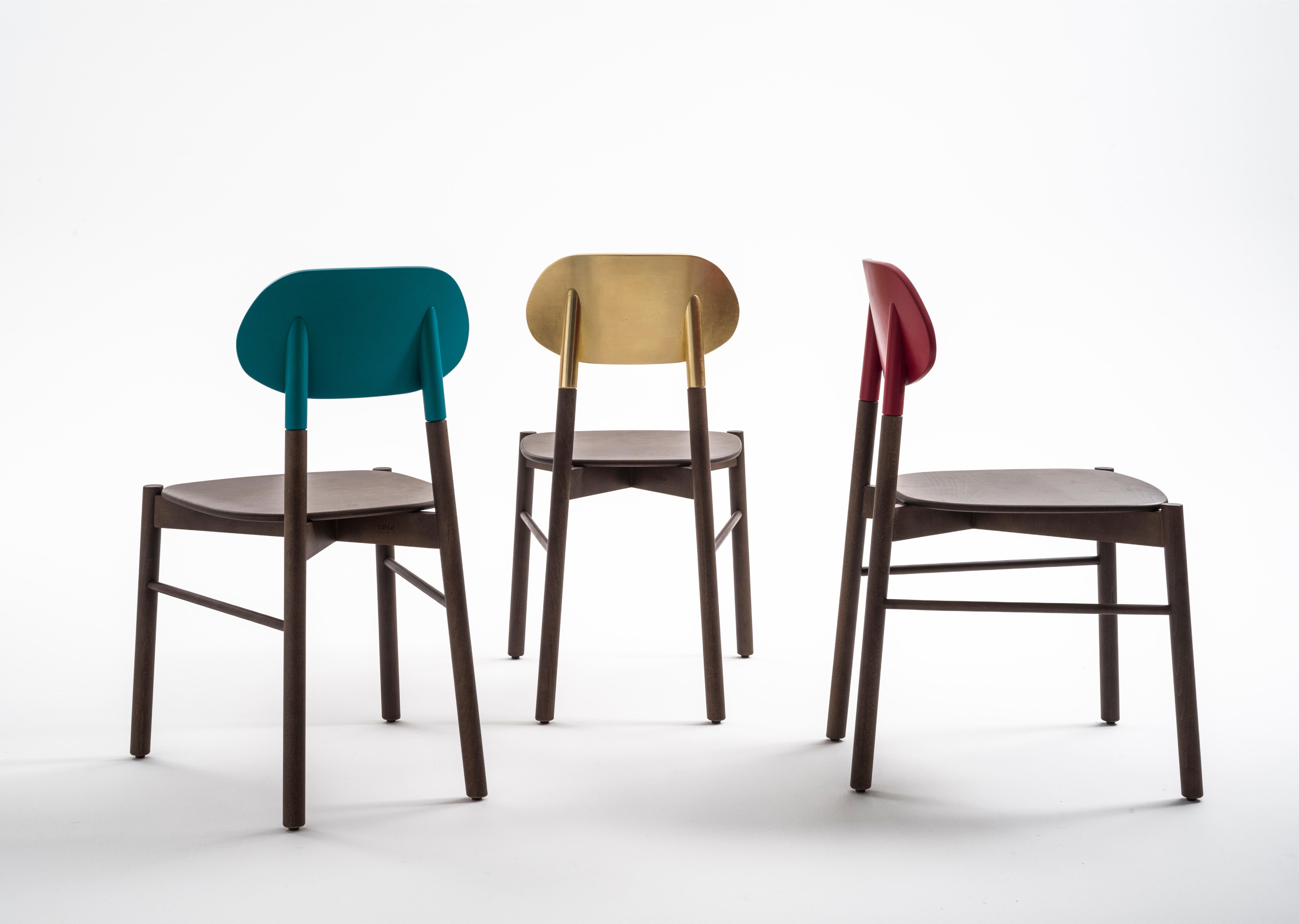 italien Chaise Bokken, structure en noyer, dossier turquoise, design minimaliste fabriqué en Italie en vente