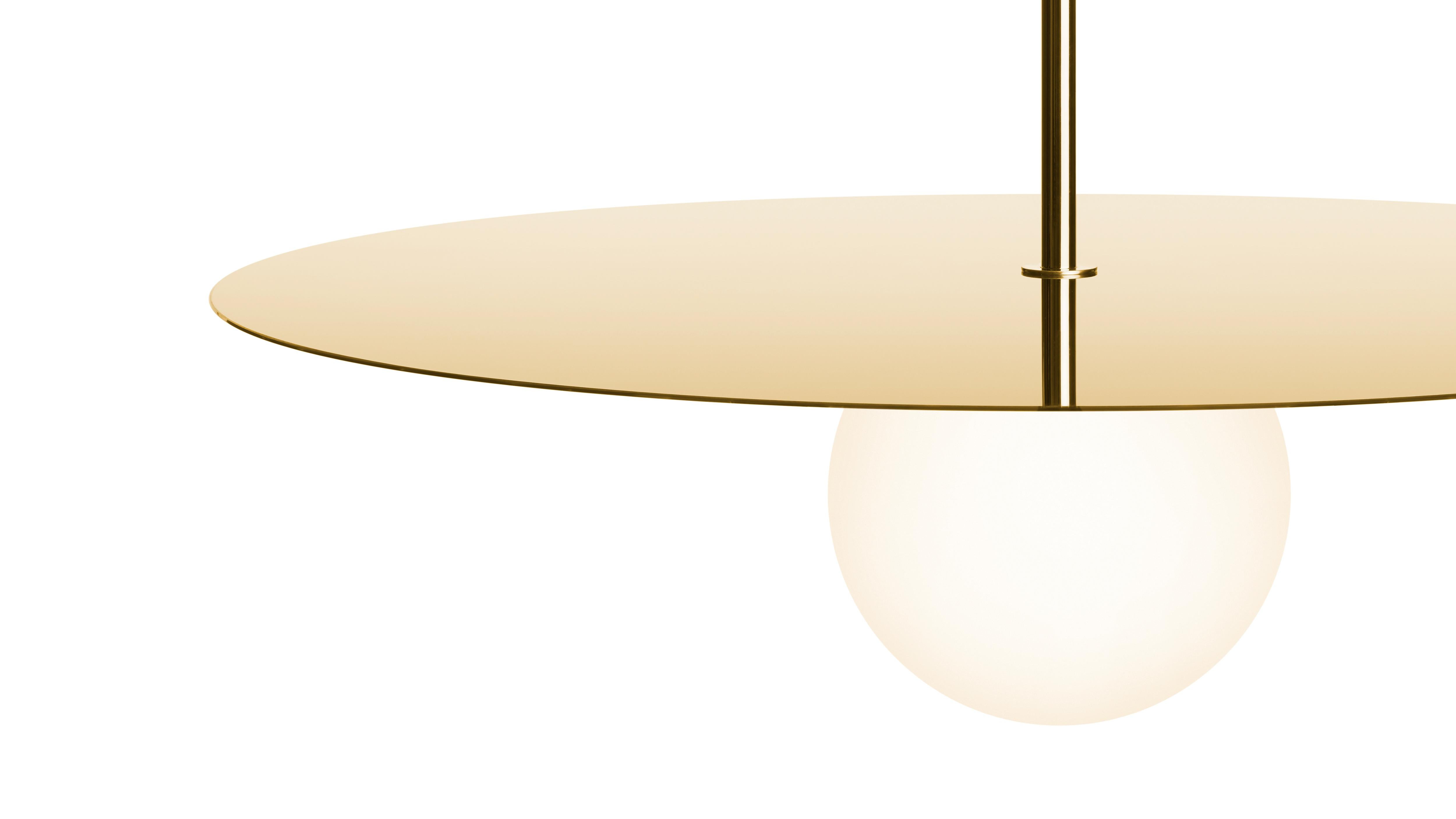Moderne Lampe à suspension Bola Disc 12 en laiton par Pablo Designs en vente