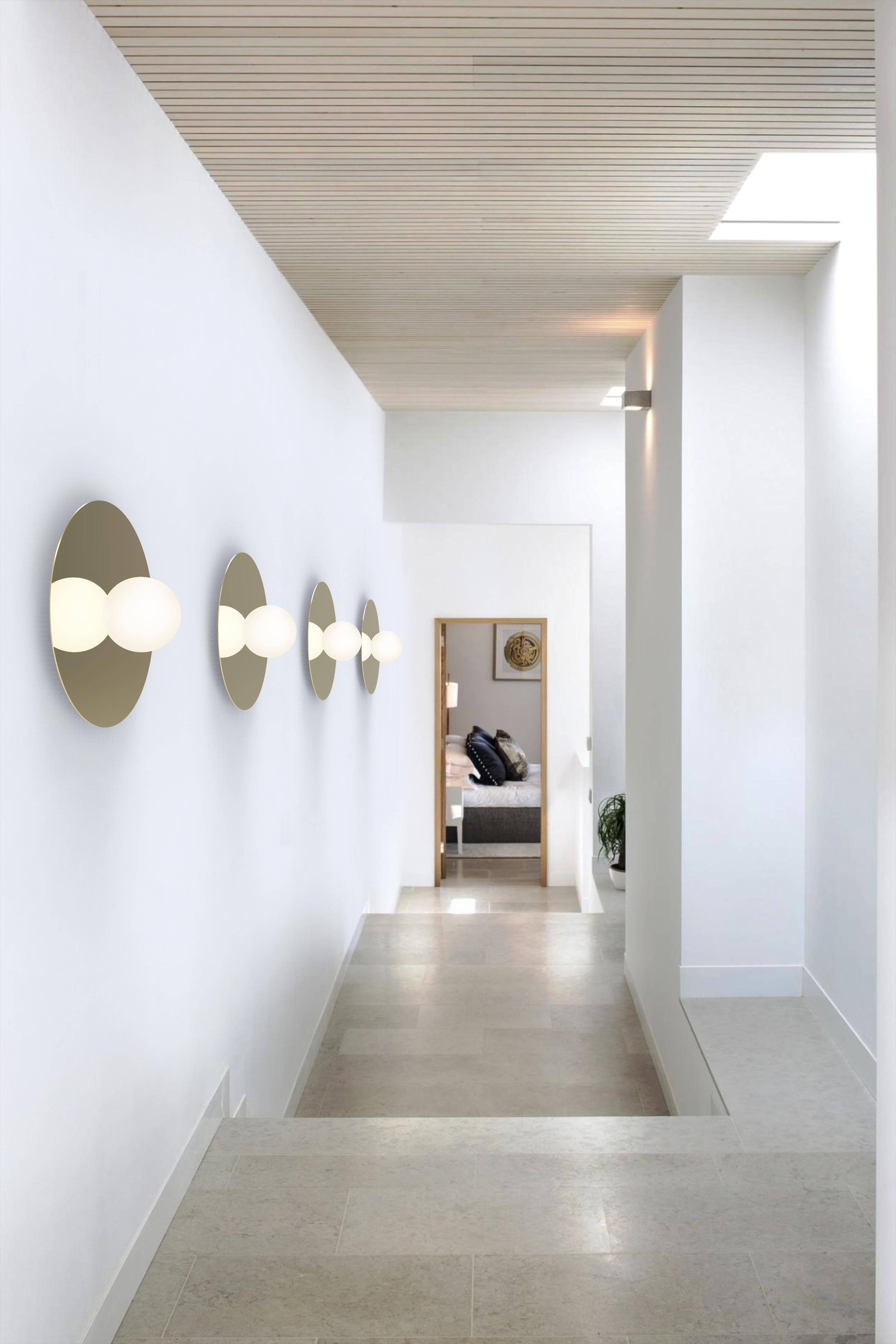 Lampada da parete e soffitto Bola Disc Flush in ottone di Pablo Designs in vendita 2