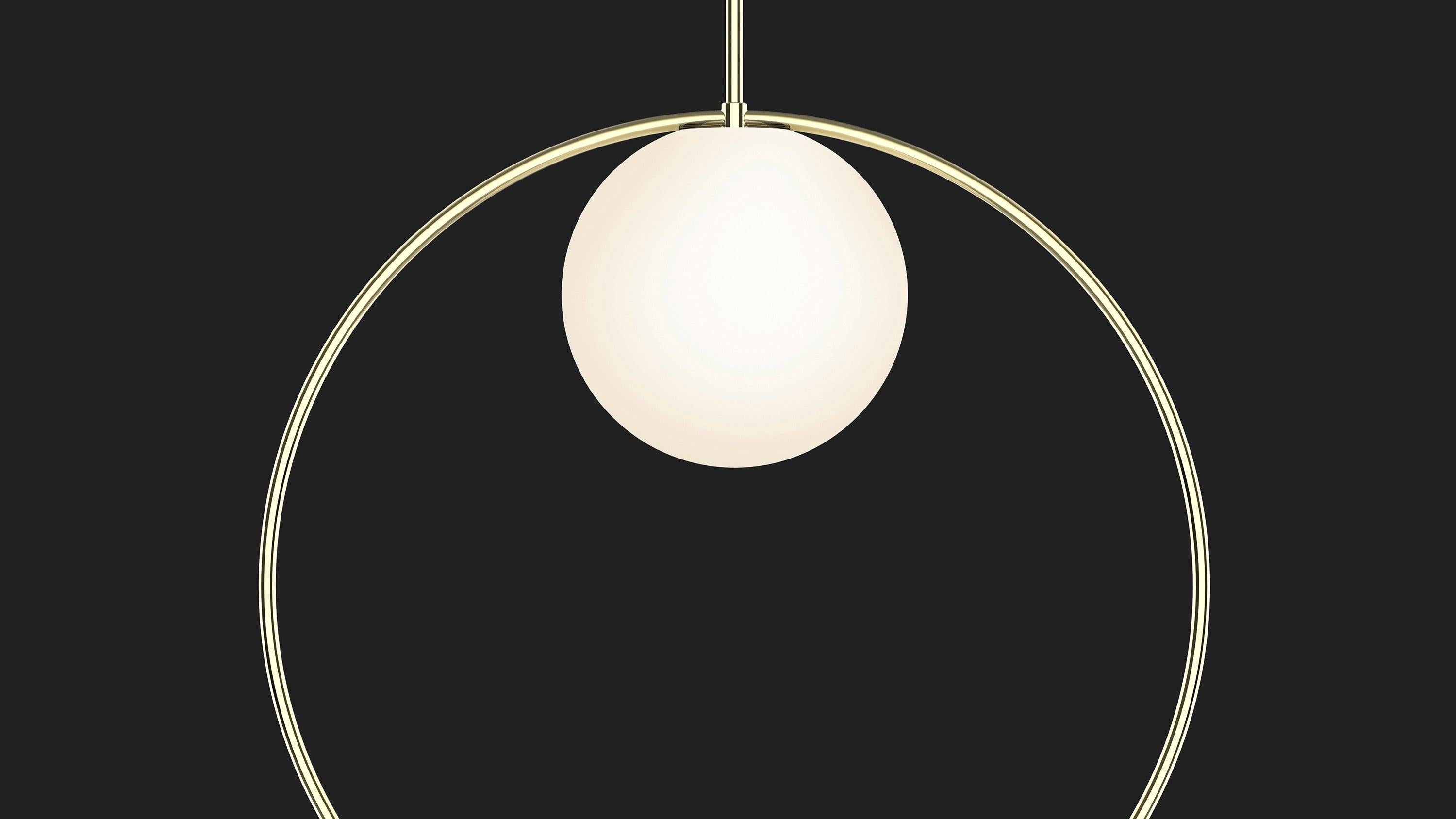 Ispirandosi ai gioielli a sospensione, Bola Halo è una lampada a sospensione dall'espressività unica, caratterizzata da un anello cromato che si bilancia delicatamente sull'elegante paralume in vetro opalino, lasciando trasparire l'ambiente