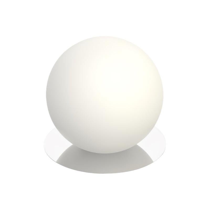 En vente : Silver (Chrome) Bola:: grande lampe de table en forme de sphère par Pablo Designs