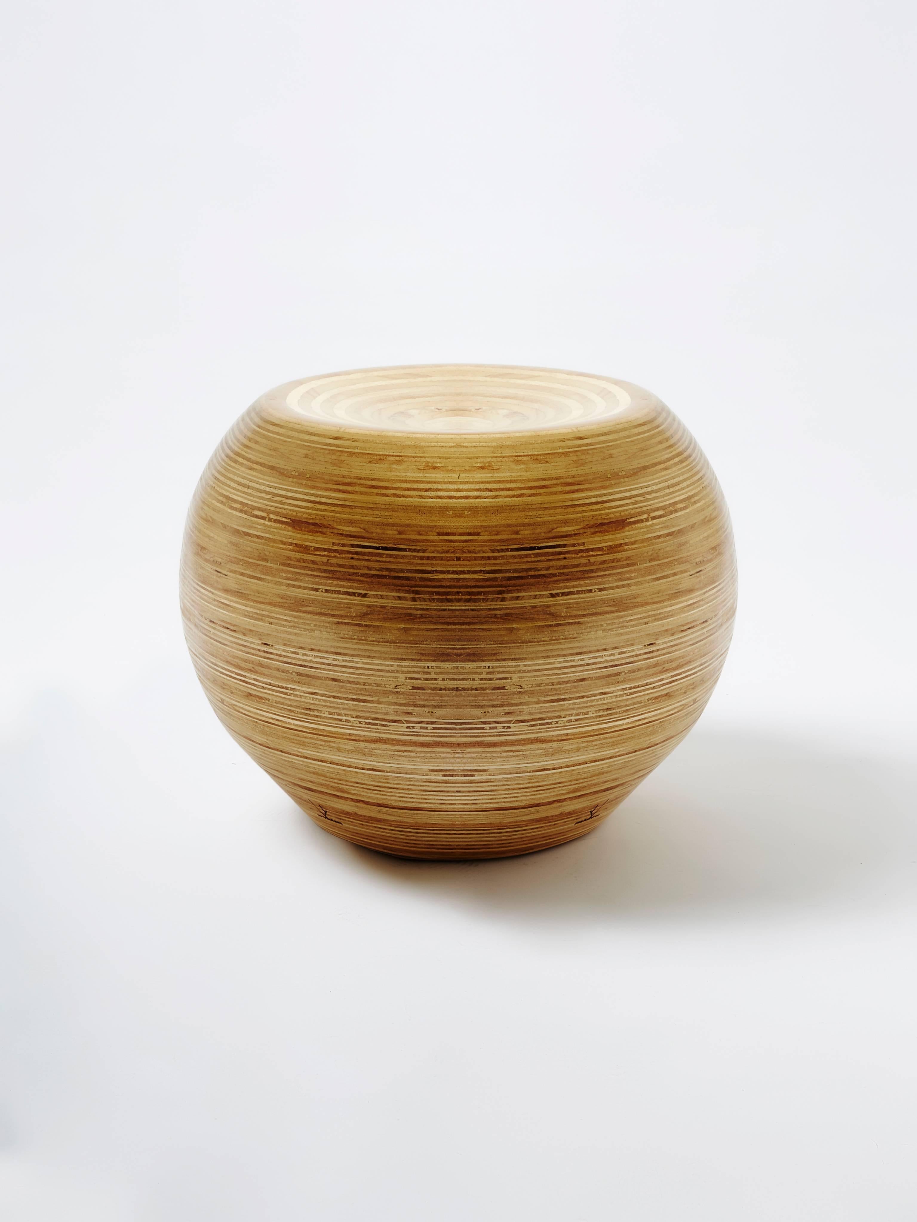 Bola Pouf in Sumaúma plywood with concave seat by Paulo Alves.

Handcrafted in Brazil
 
Dimensions: 50 cm x 40 cm x 50 cm