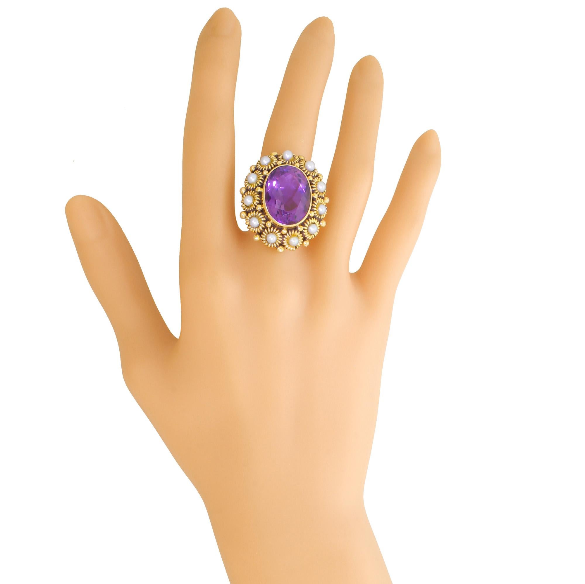 Bold 14 Karat Gold Etruscan Cocktail Ring Large Big 10 Carat Amethyst and Pearl In Excellent Condition For Sale In Lauderdale by the Sea, FL