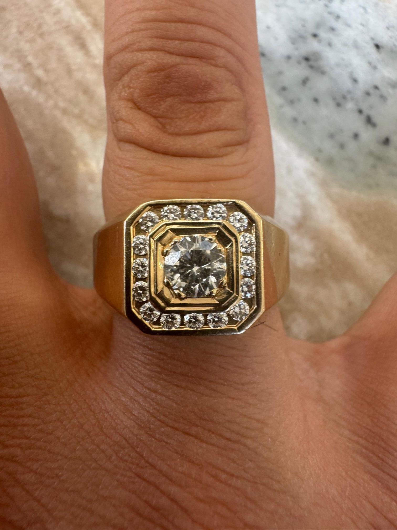 Bague de signet octogonale en or jaune 14K et diamants en vente 5