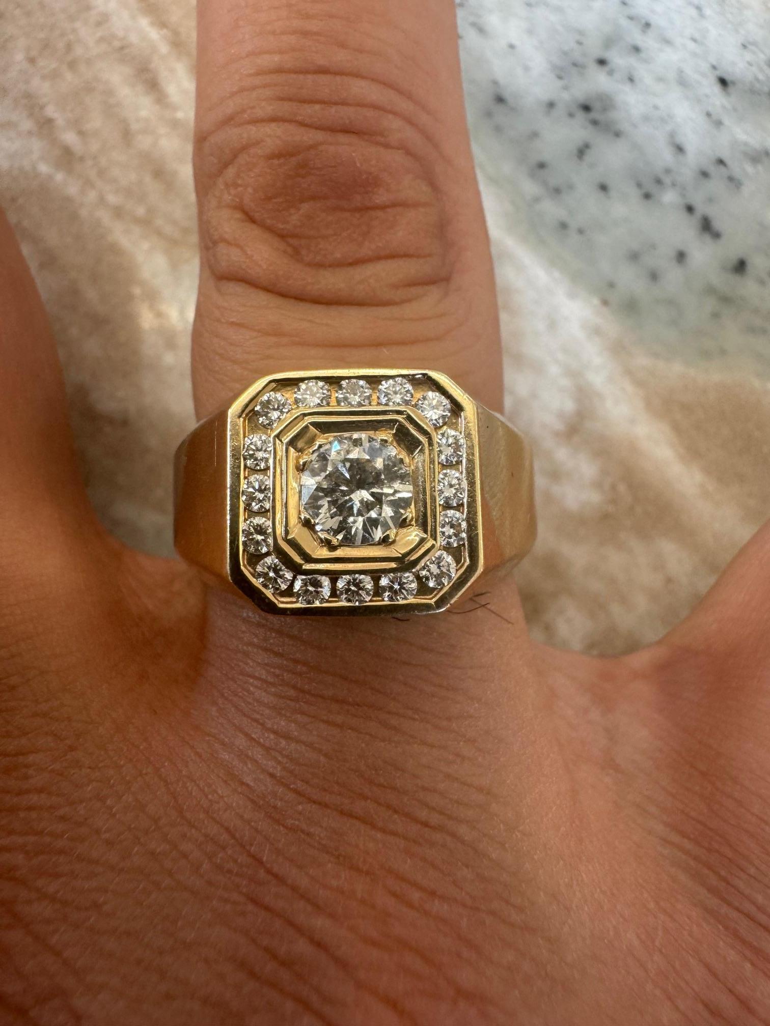 Bague de signet octogonale en or jaune 14K et diamants en vente 6