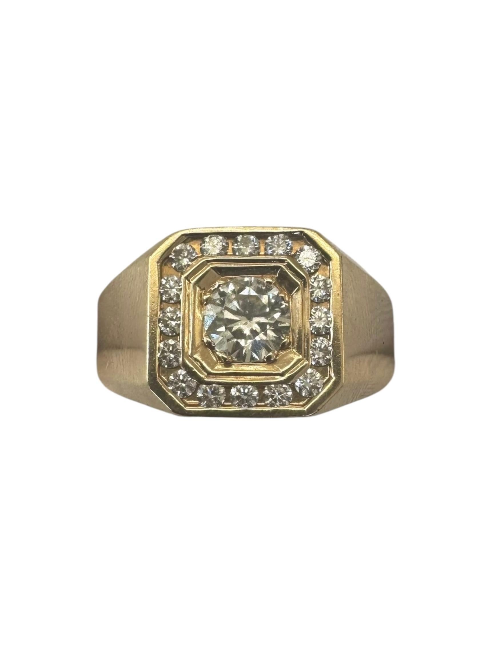 Bague de signet octogonale en or jaune 14K et diamants en vente 10