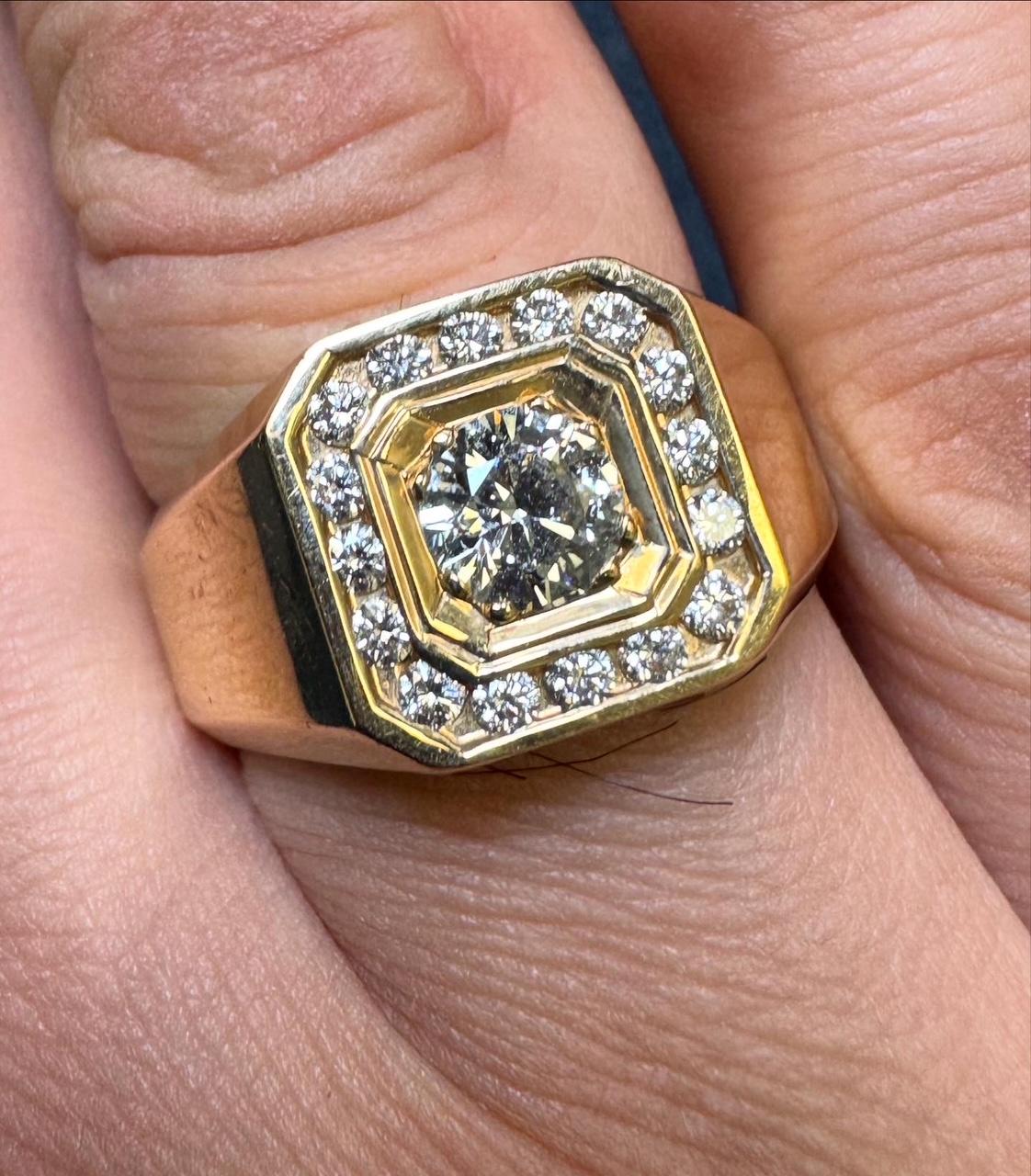 Bague de signet octogonale en or jaune 14K et diamants Unisexe en vente