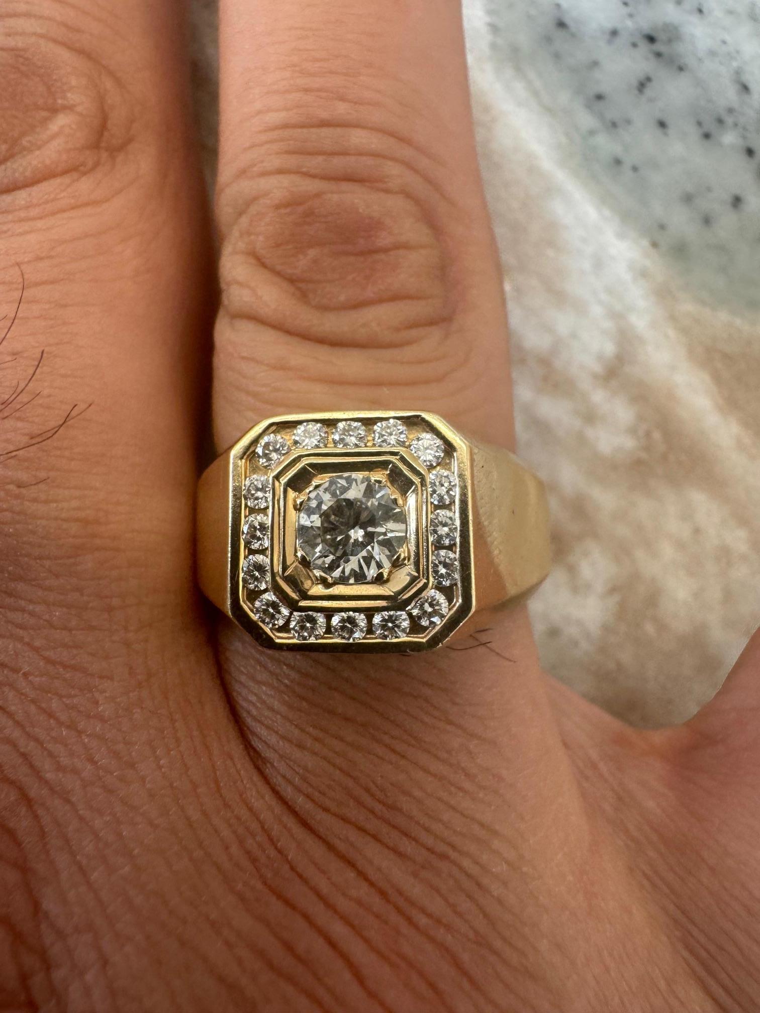Bague de signet octogonale en or jaune 14K et diamants en vente 4