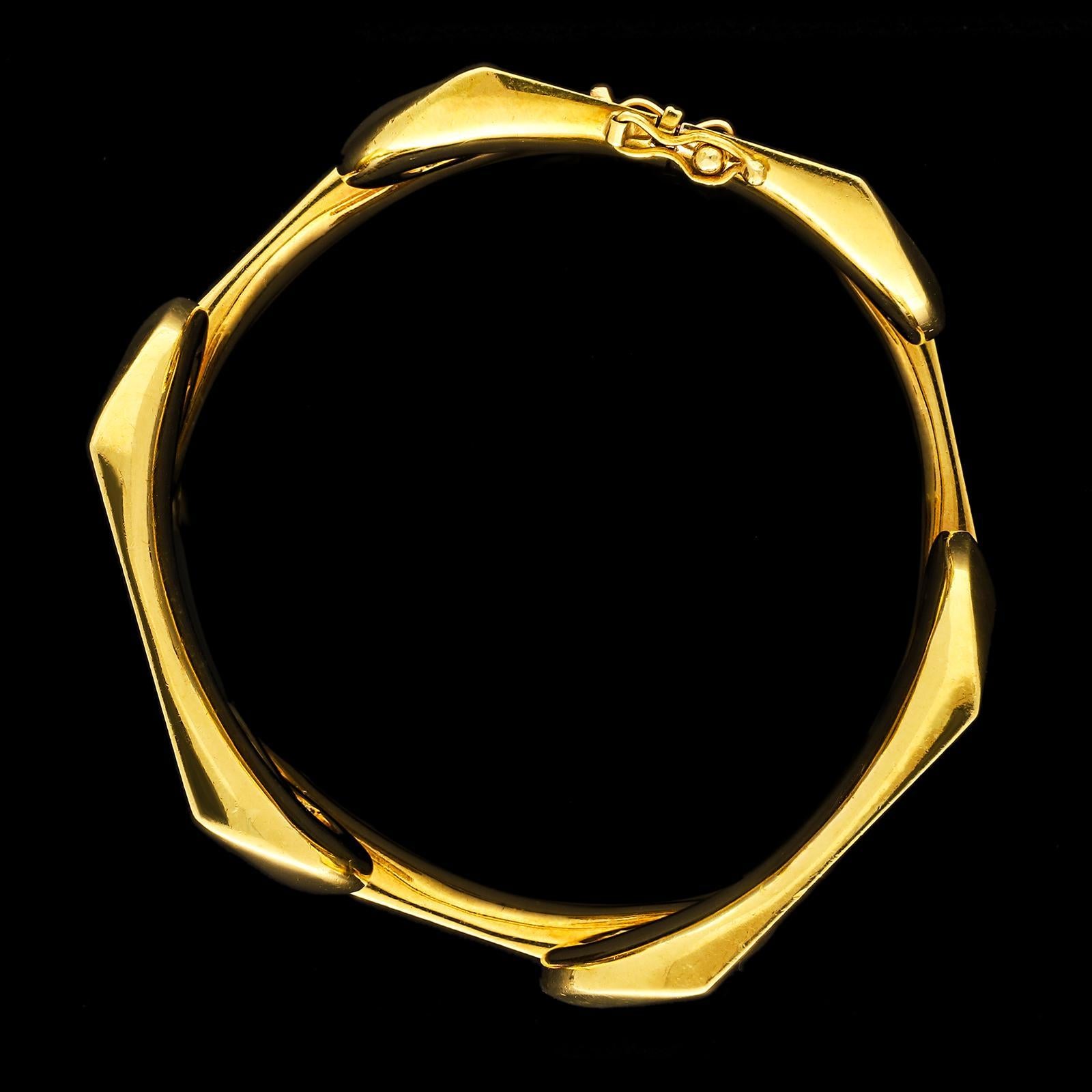 Women's or Men's Bulgari bold 18 Carat Gold Bracelet of Stylised 'Ripple' Form circa 1960s