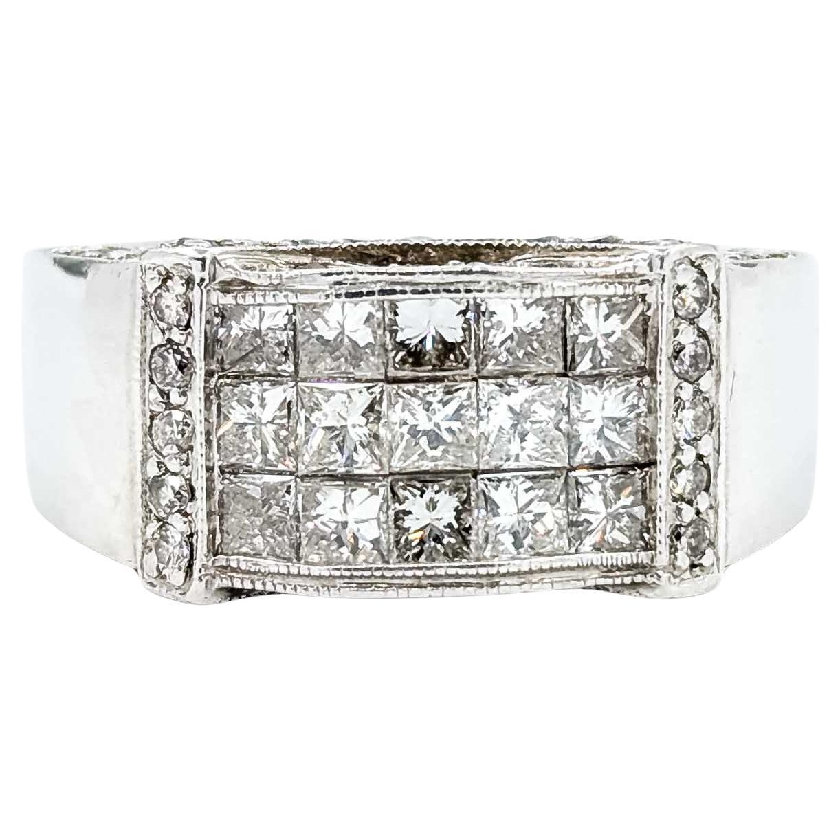Anello a fascia con diamanti tondi e principesse in oro bianco 18k Bold a 3 file in vendita