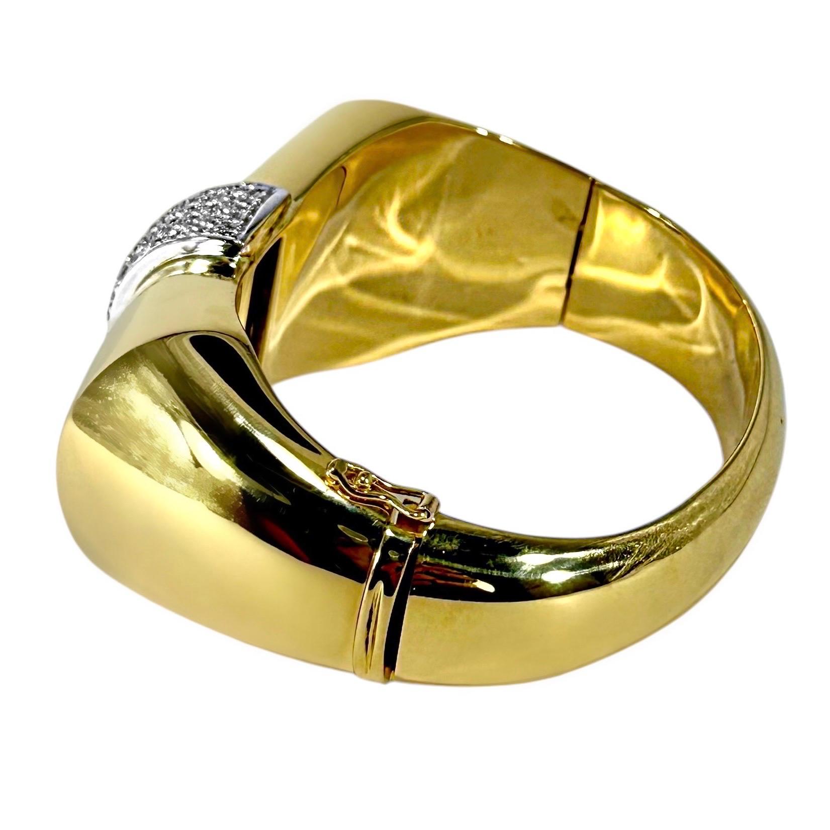 Bold 18K Yellow Gold and Diamond Bow Motif Cuff Bracelet In Good Condition For Sale In Palm Beach, FL