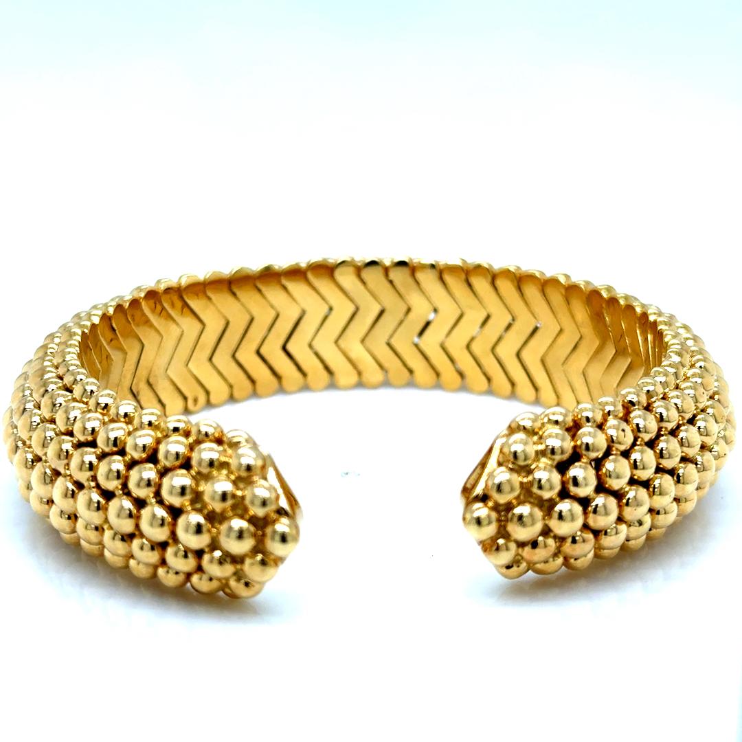 Taille ronde Bracelet manchette audacieux en or jaune 18 carats massif et diamants, 103.2 grammes en vente