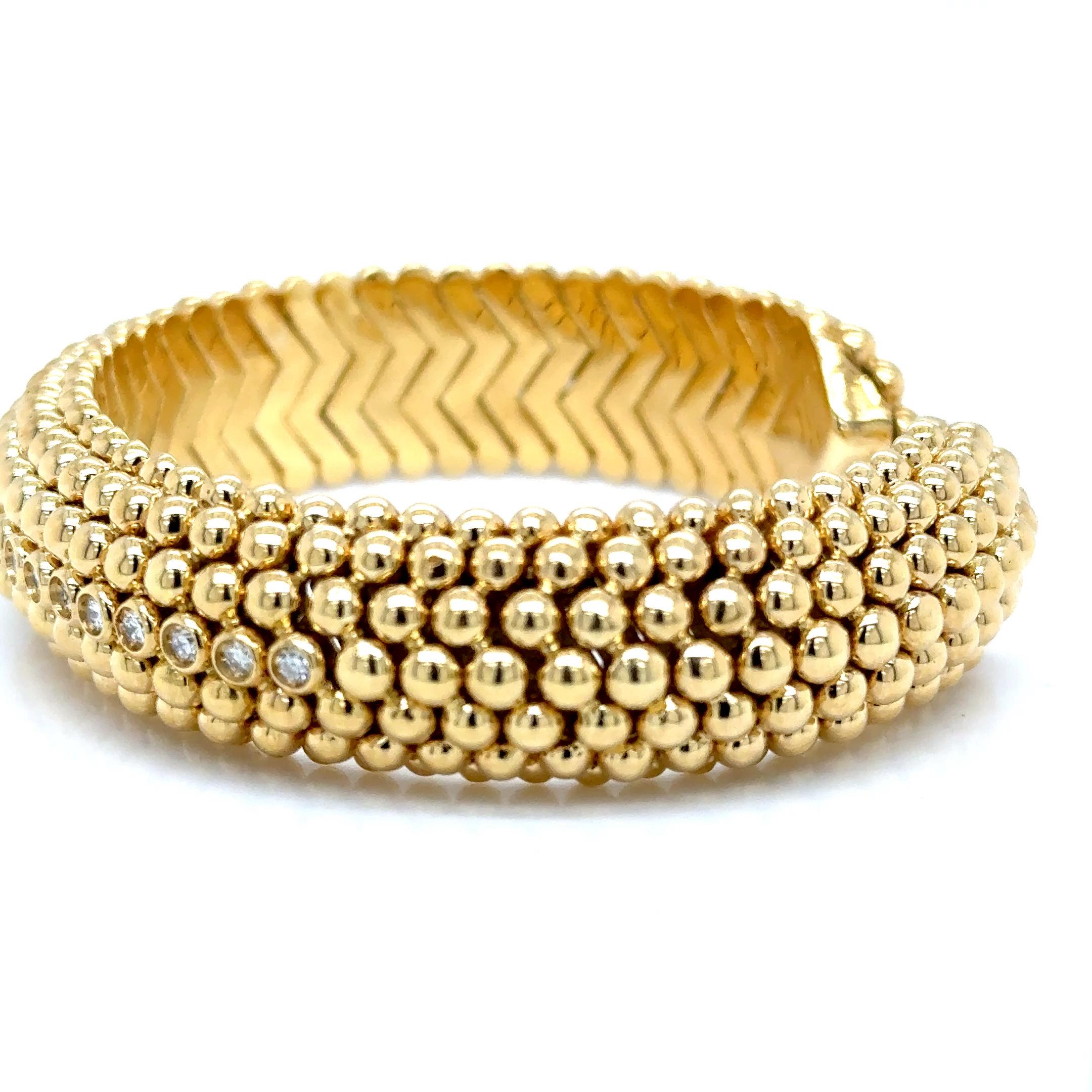 Bracelet manchette audacieux en or jaune 18 carats massif et diamants, 103.2 grammes en vente 1