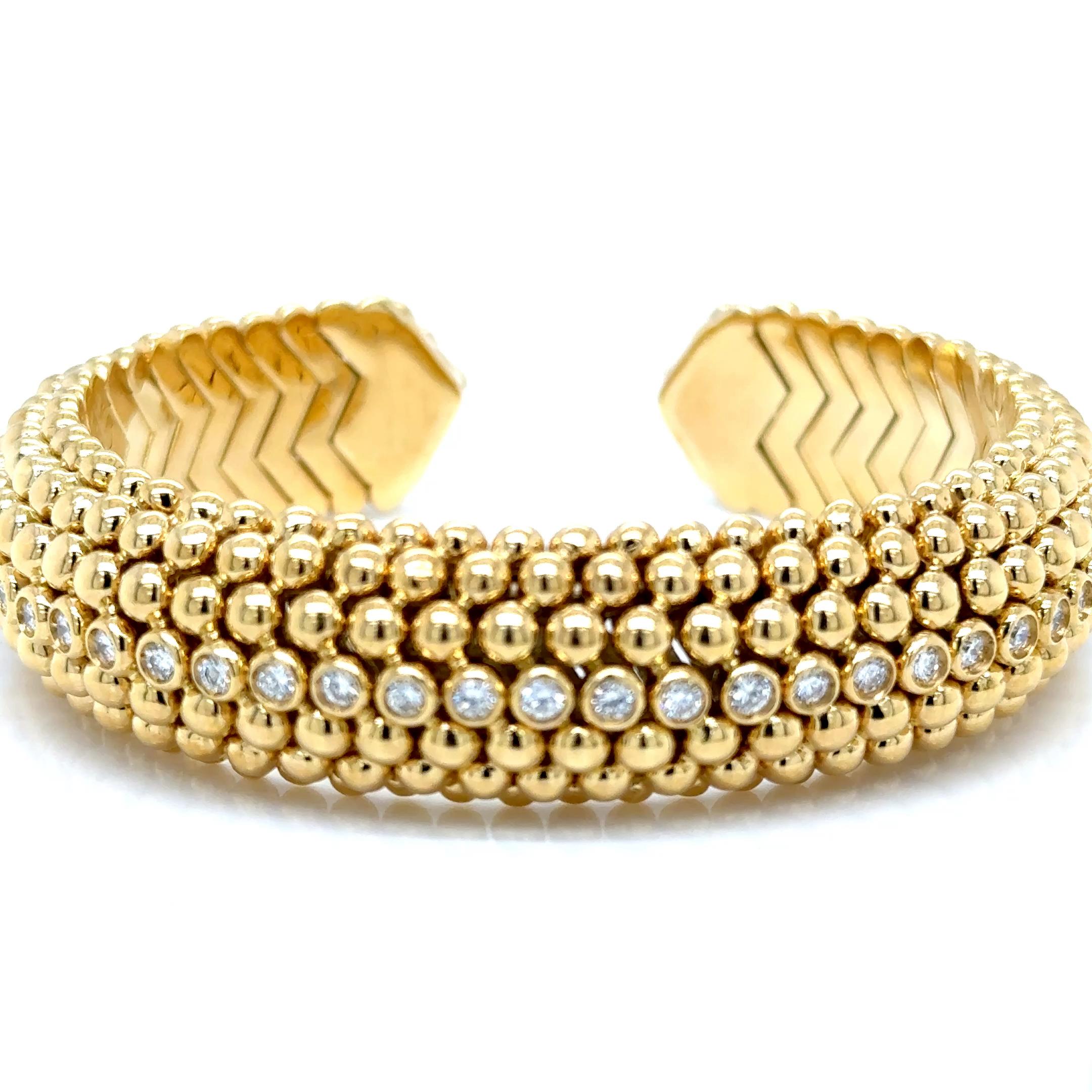 Bracelet manchette audacieux en or jaune 18 carats massif et diamants, 103.2 grammes en vente 2