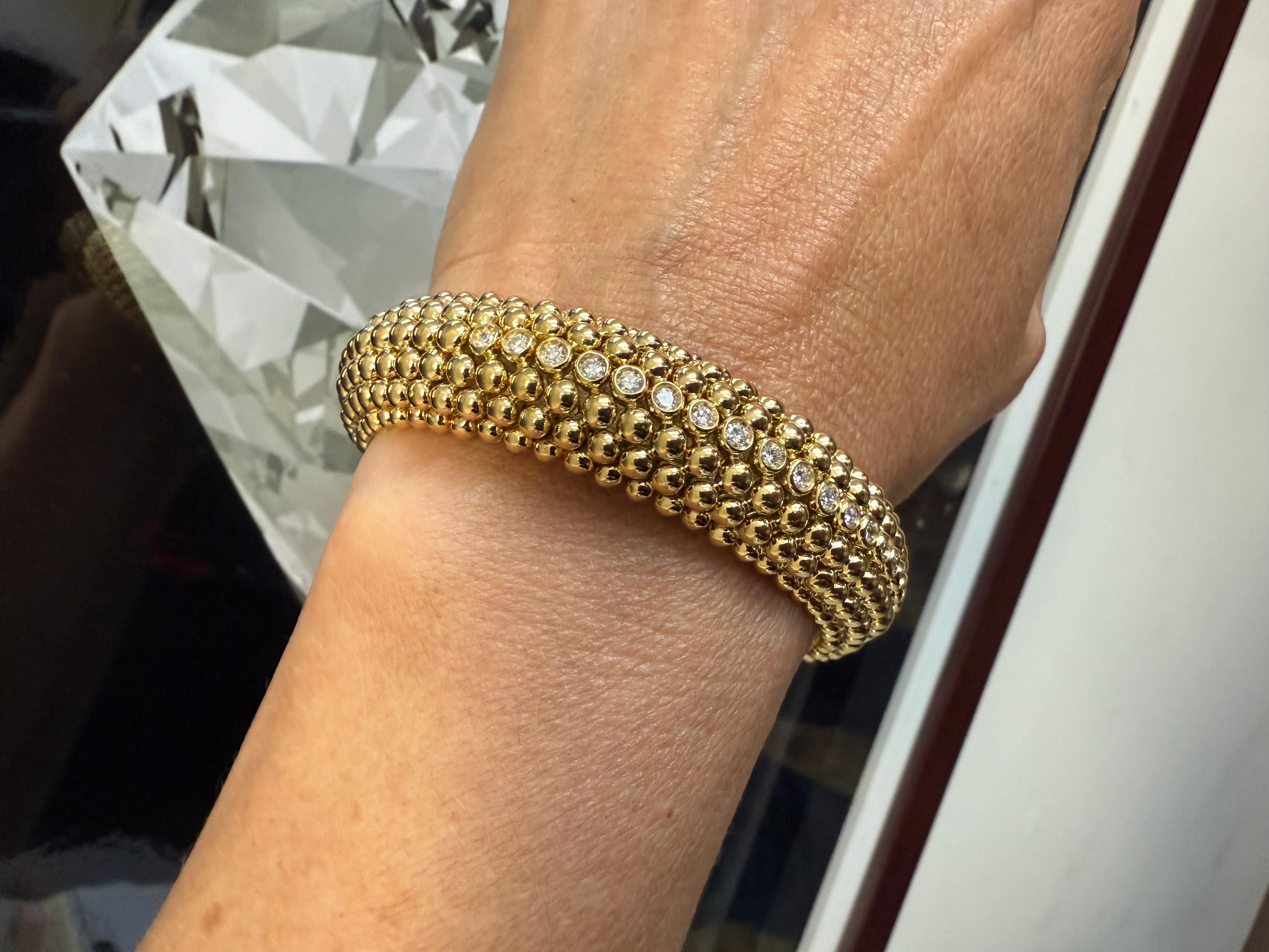 Bracelet manchette audacieux en or jaune 18 carats massif et diamants, 103.2 grammes en vente 3