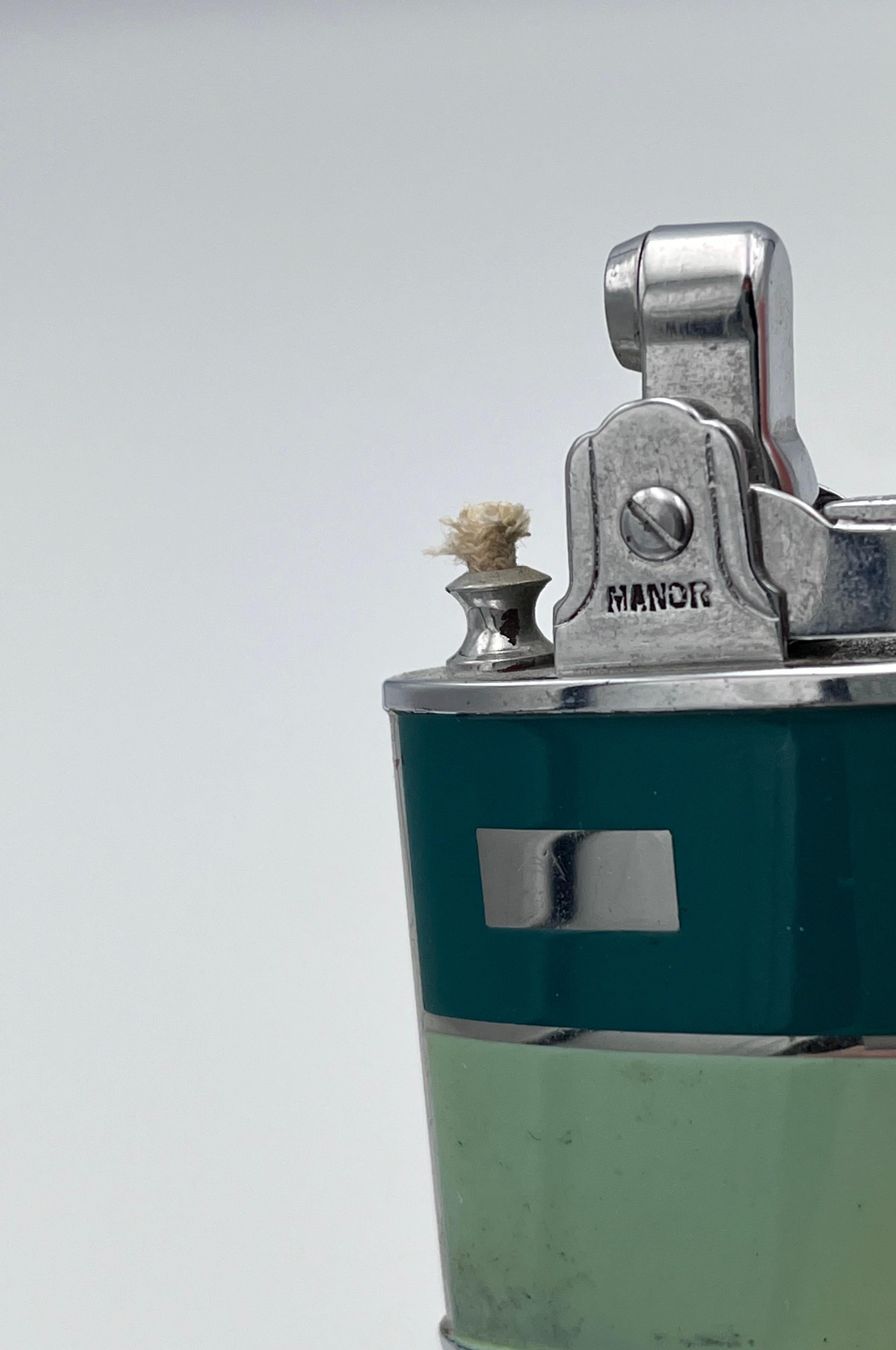 Audaz mechero Art Decó de 1930 en dos tonos esmeralda / verde menta de mansión Esmaltado