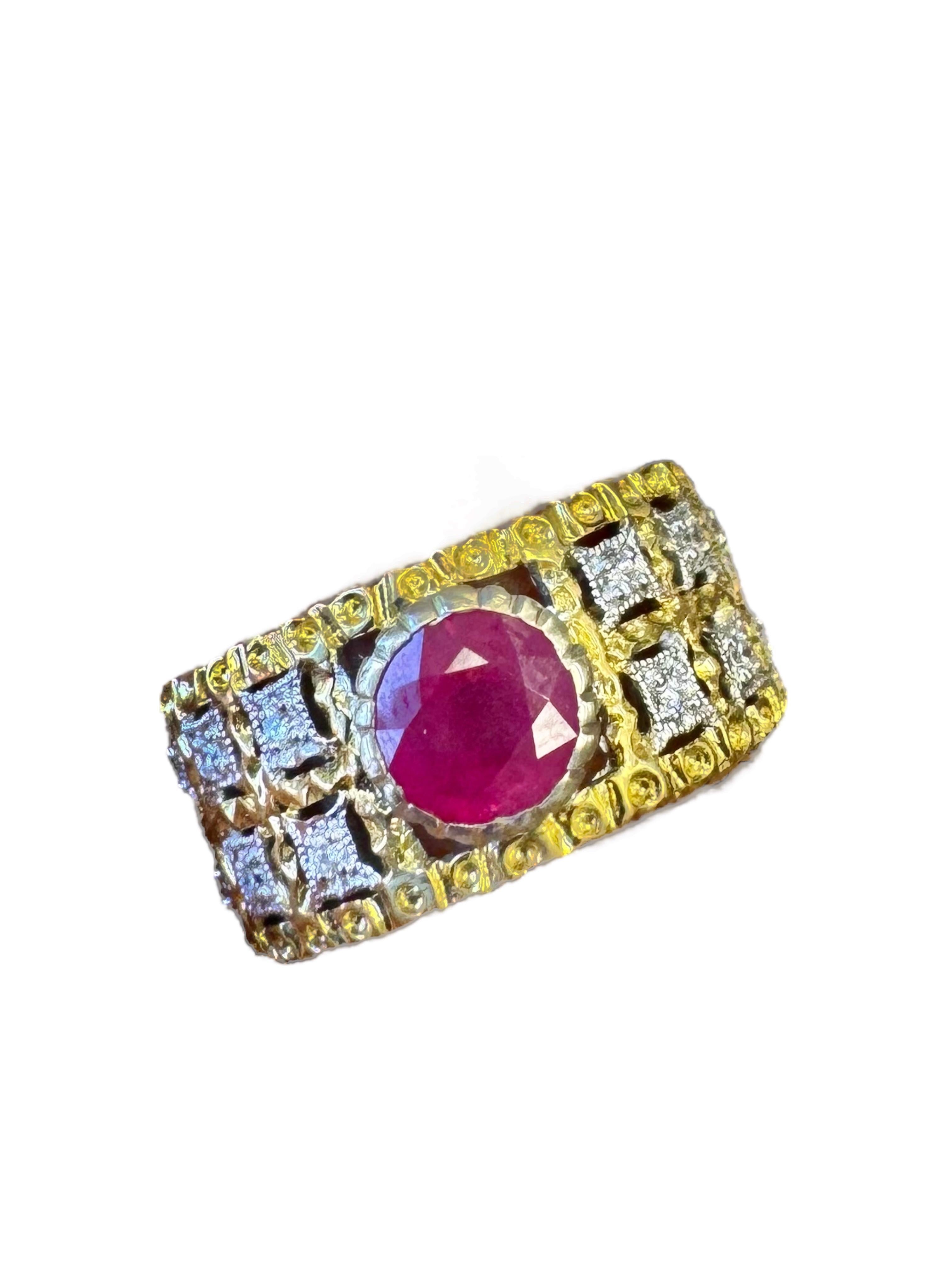 Audace anello anni '70 in oro giallo 14K con rubino e diamanti in vendita 2