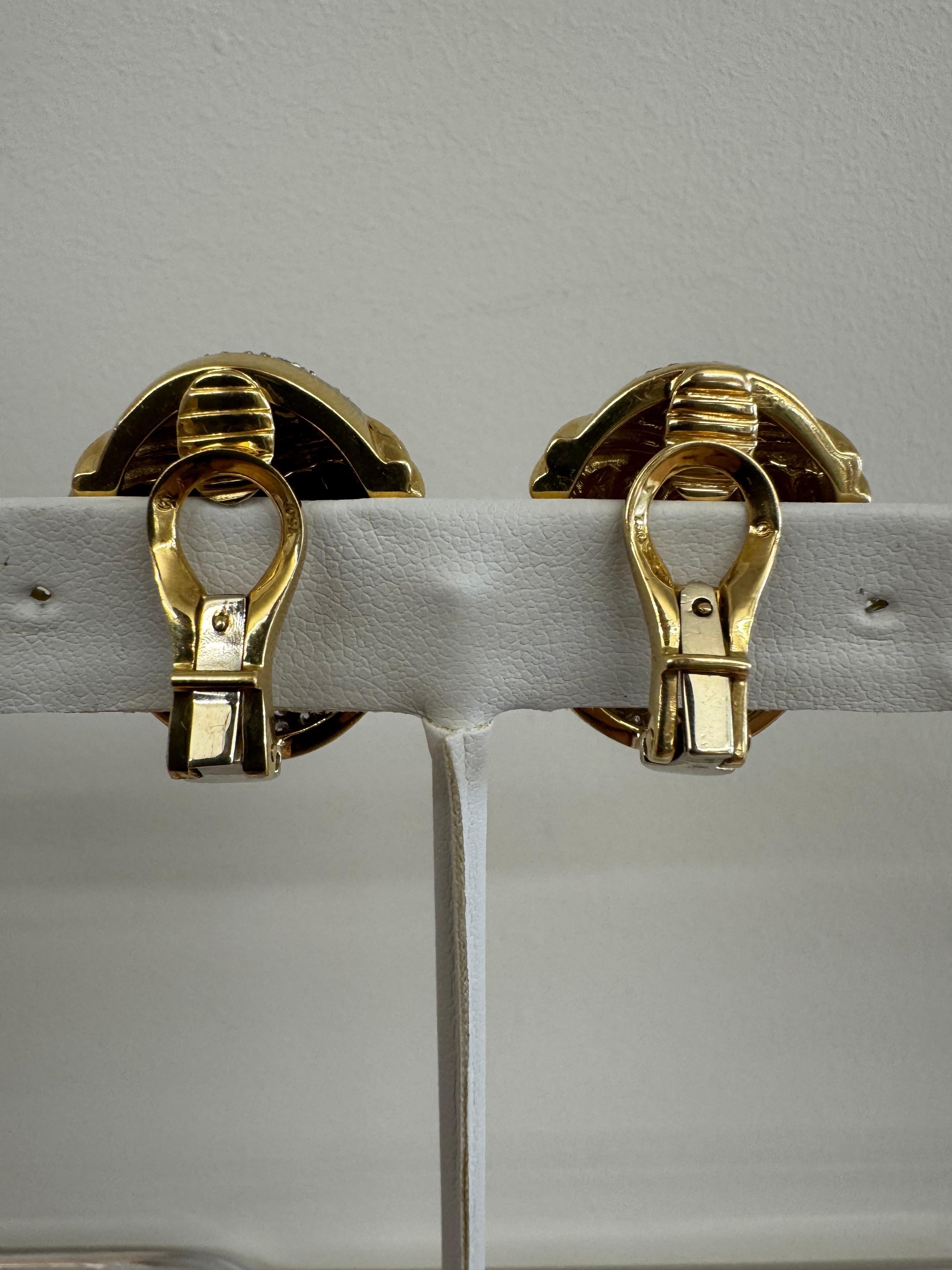 Taille brillant Boucles d'oreilles à pince en or 18K des années 1980 avec rubis et diamants en vente