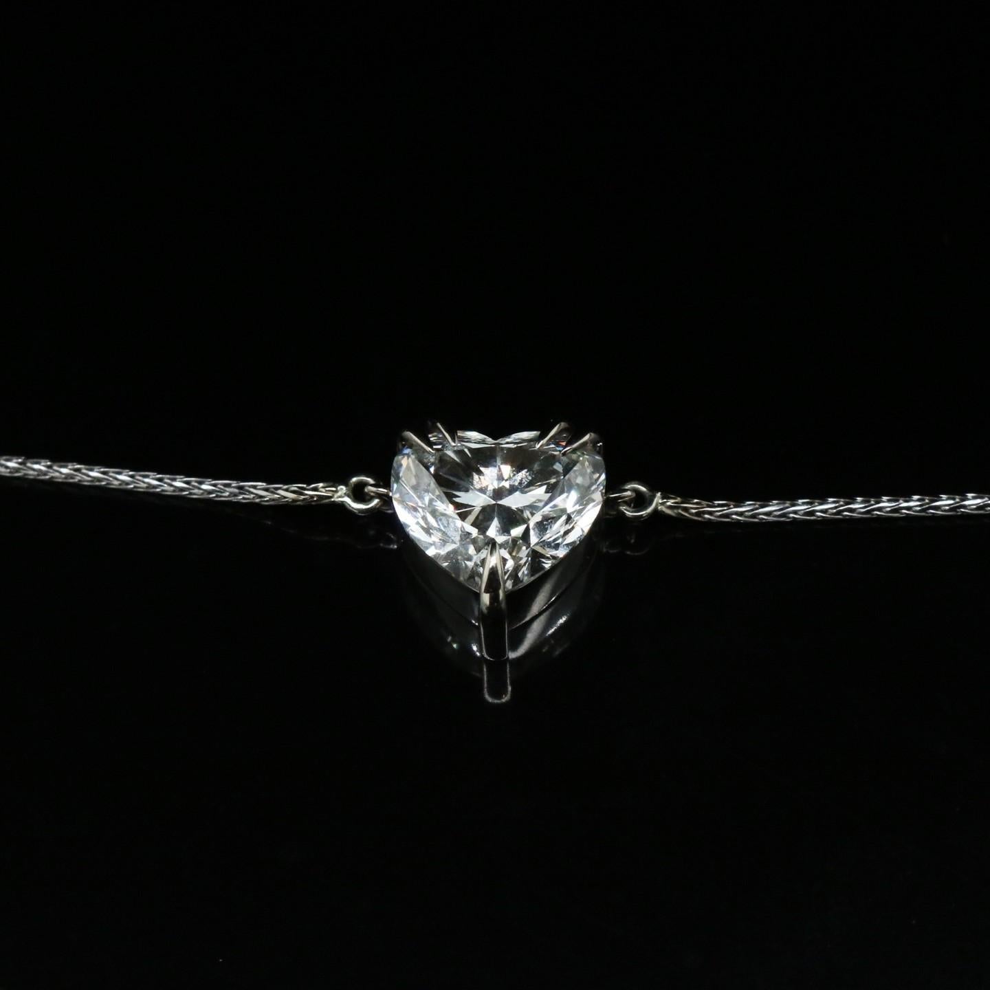 Artigiano Ciondolo Icone con diamante da 1 centesimo in oro bianco 18 ct. in vendita