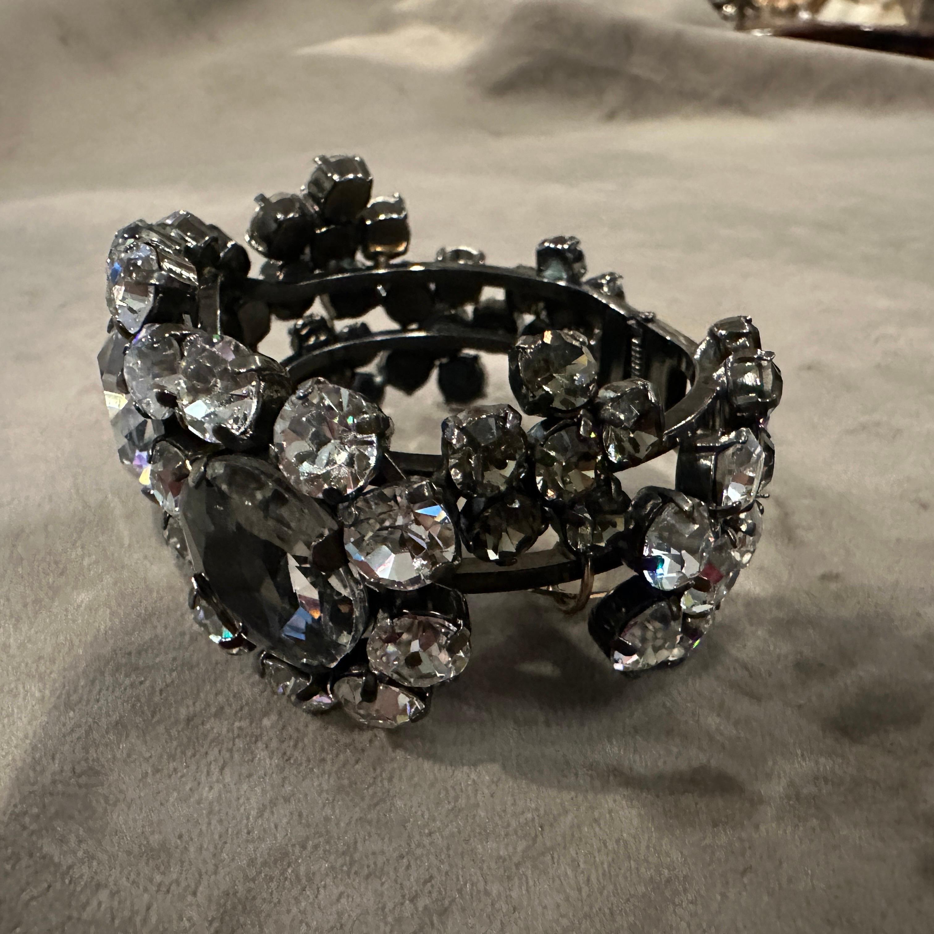 Bracciale largo con pave di cristallo nero del 21° secolo Coppola e Toppo in vendita 3