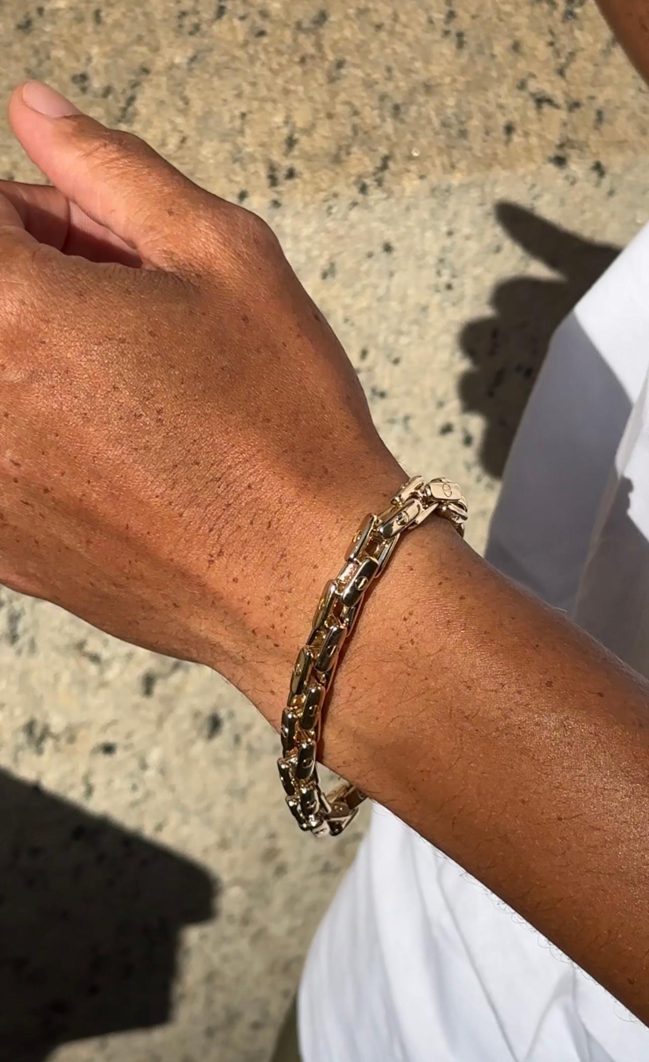 Bracciale con ancora in oro giallo In condizioni Nuovo in vendita a New York, NY