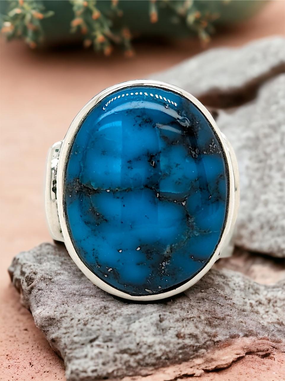 Make a statement with this captivating Sterling Silver Ring (Size 7). Featuring a bold Kingman turquoise gemstone, this ring is a true celebration of color and Southwestern style.

Eye-Catching Beauty: The vibrant blue hues and intricate matrix