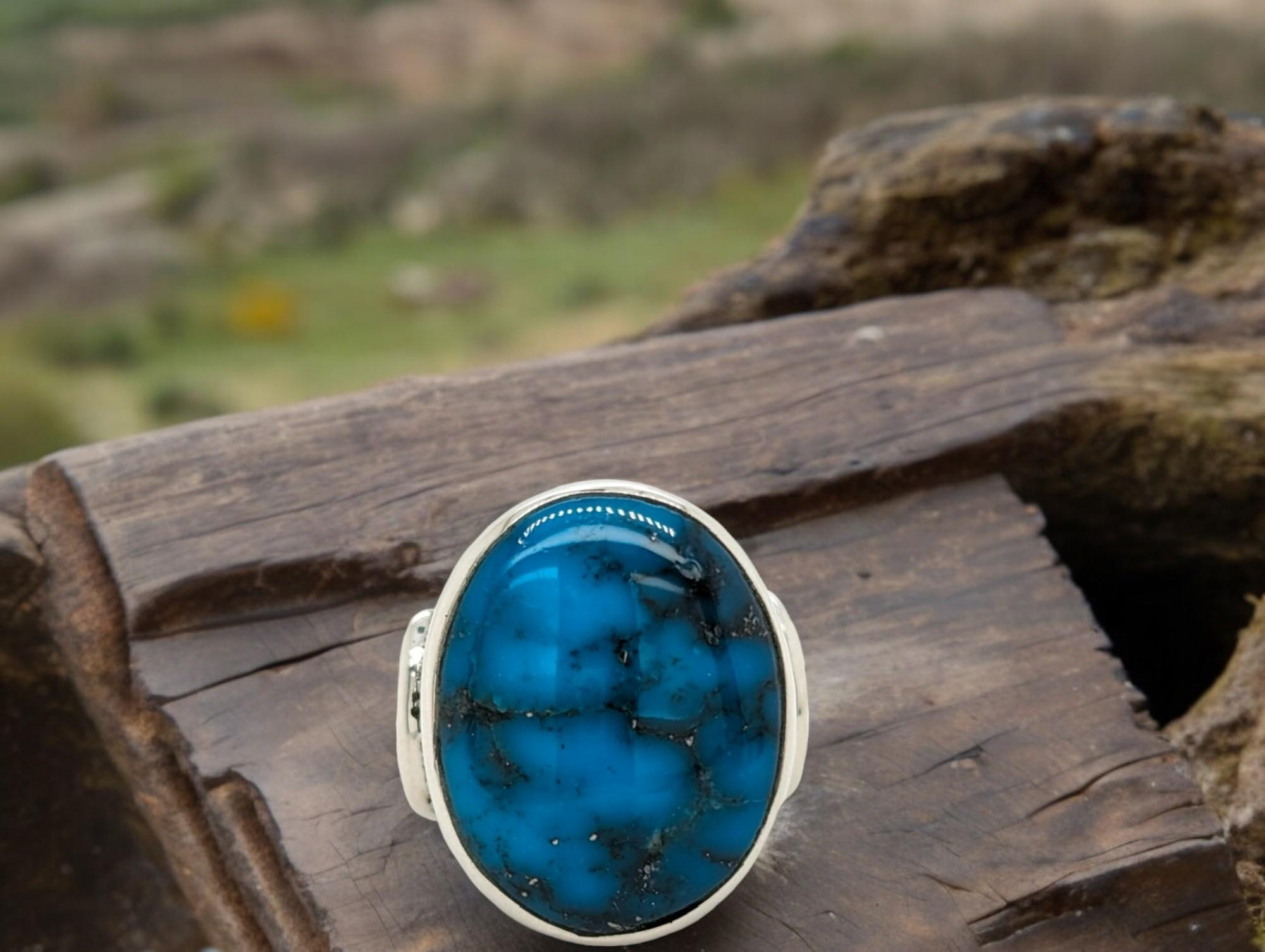 Bold and Blue: Size 7 Kingman Turquoise Sterling Silver Jewelry (Ring) In New Condition For Sale In Greeneville, TN