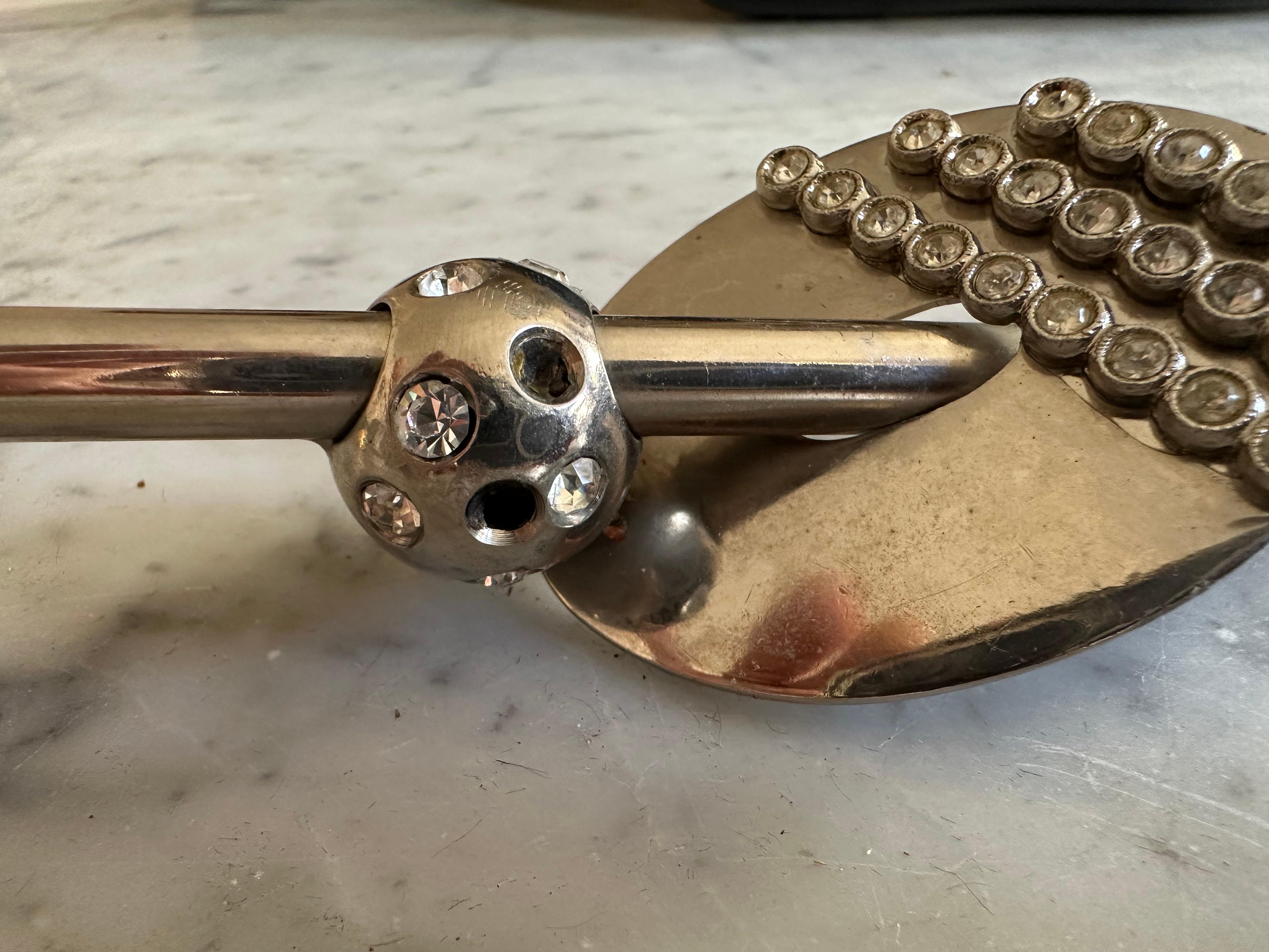 Bold and Iconic Gianni Versace Brooch – 1980s Statement Jewelry In Fair Condition For Sale In Hamburg, DE