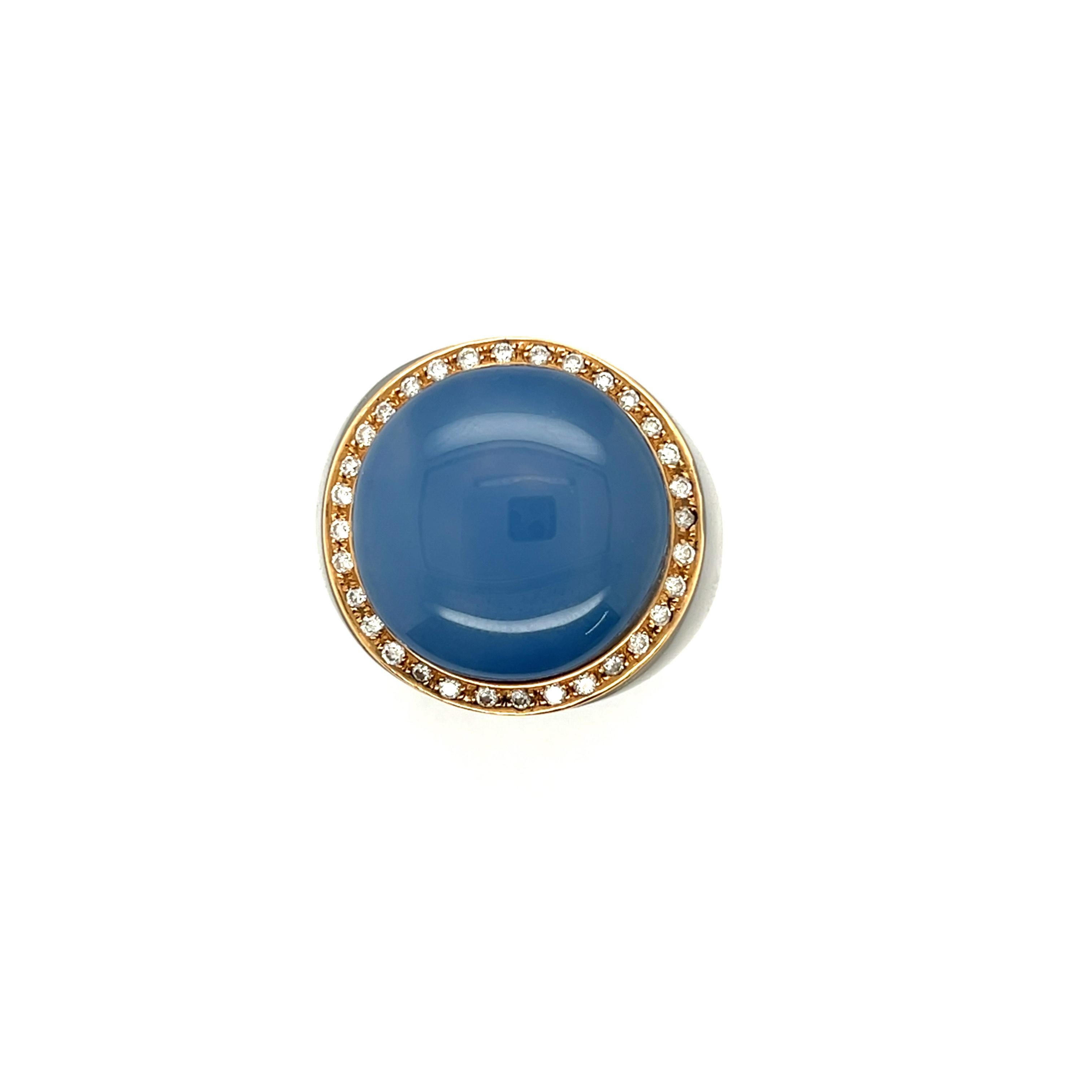 Mutiger Bakelitring mit Chalzedon, Diamanten und Goldakzenten (Zeitgenössisch) im Angebot