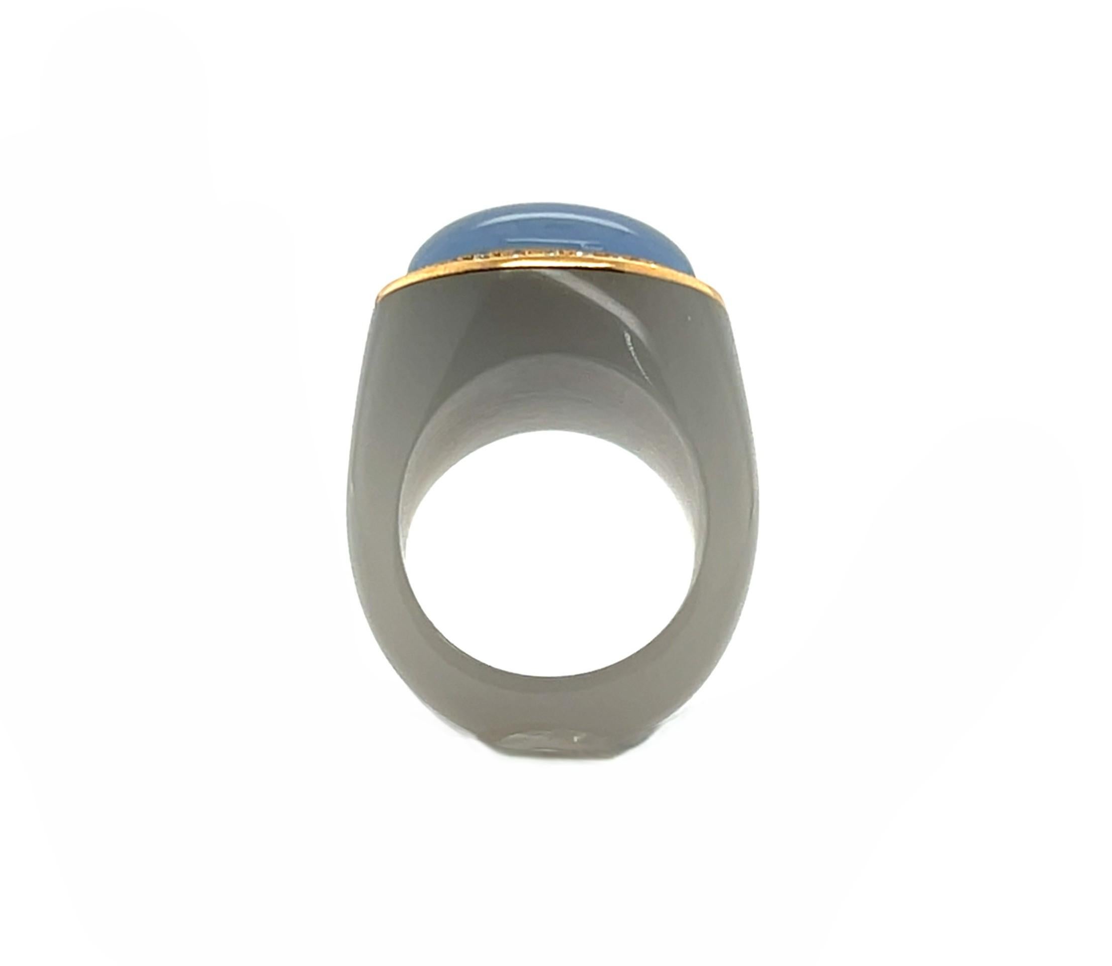 Mutiger Bakelitring mit Chalzedon, Diamanten und Goldakzenten im Angebot 2