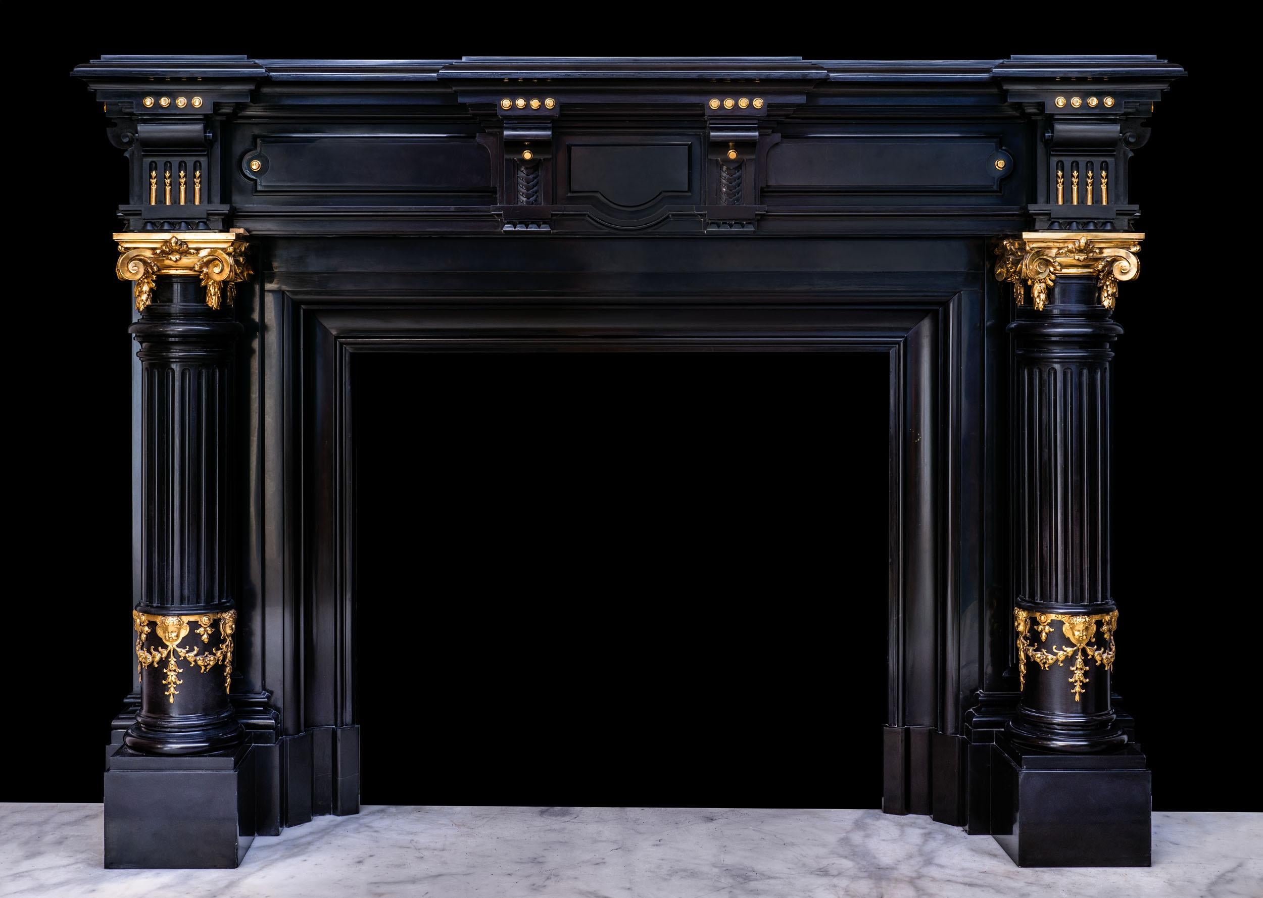 Kühnes belgisch-schwarzes Kaminfeuer mit Ormolu (Louis XVI.) im Angebot
