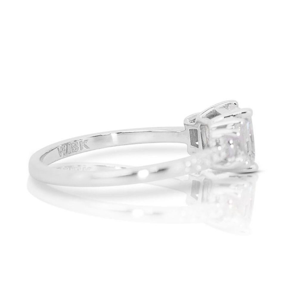 Bold Brilliance: 1.45 Carat Radiant Diamond Ring with Dazzling Accents For Sale 1