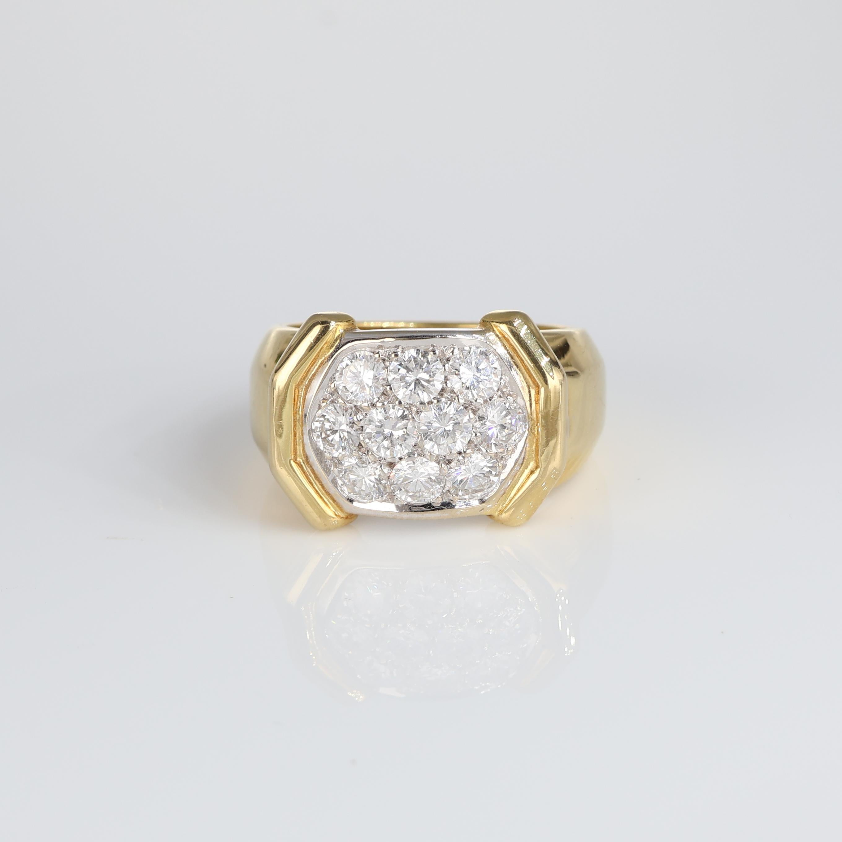 NOTA IMPORTANTE:
Non ci saranno costi aggiuntivi per questo ordine.
La spedizione e i dazi doganali sono completamente a nostro carico.
--------------------
Questo straordinario anello combina l'oro giallo 18 carati con un tocco elegante di oro