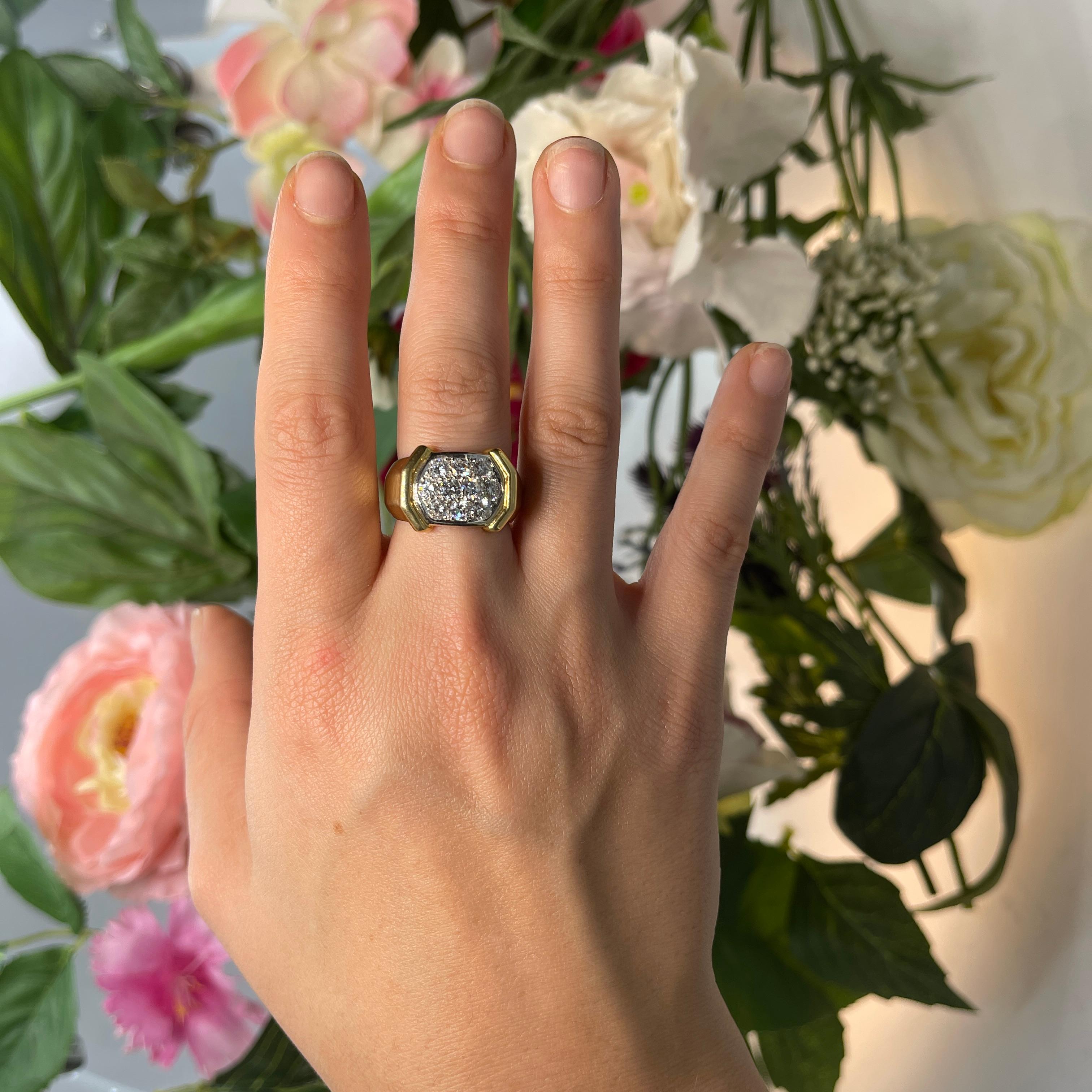 Anello Vintage con diamanti a grappolo, 1,26 carati in oro giallo e bianco in vendita 1