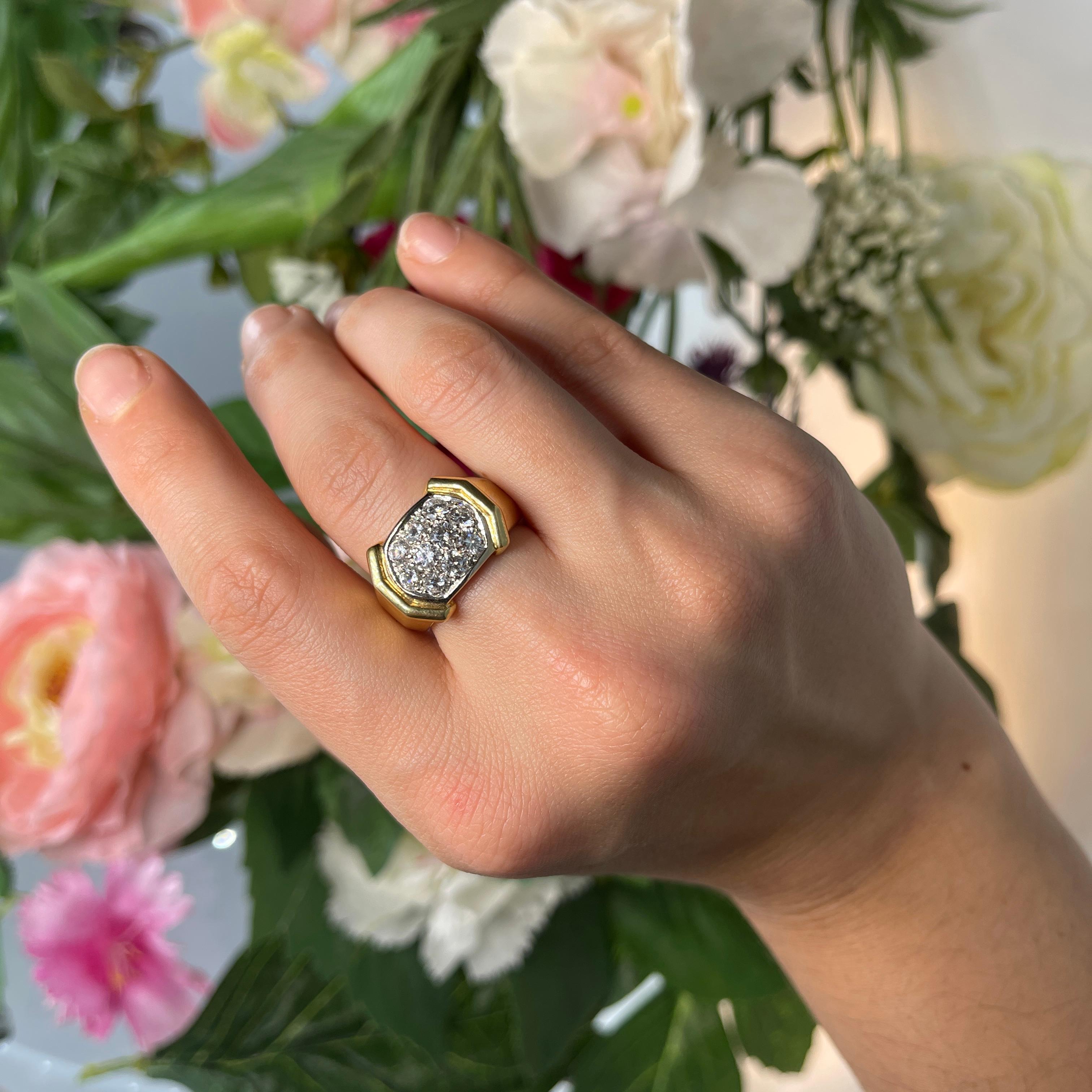 Anello Vintage con diamanti a grappolo, 1,26 carati in oro giallo e bianco in vendita 2