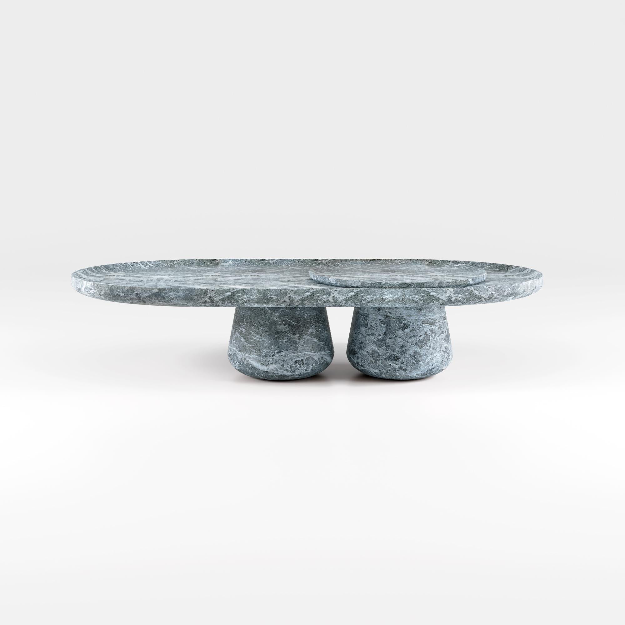 Véritable célébration de l'élégance contemporaine, la grande table basse Bold incarne l'essence de l'artisanat italien, l'attention portée aux détails et l'esthétique sophistiquée. Polyvalente et raffinée, la table basse Bold devient sans effort le