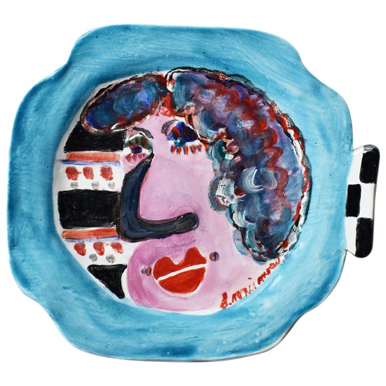 Assiette portrait en céramique moderniste audacieuse et colorée:: suspendue:: d'après Jean Cocteau en vente